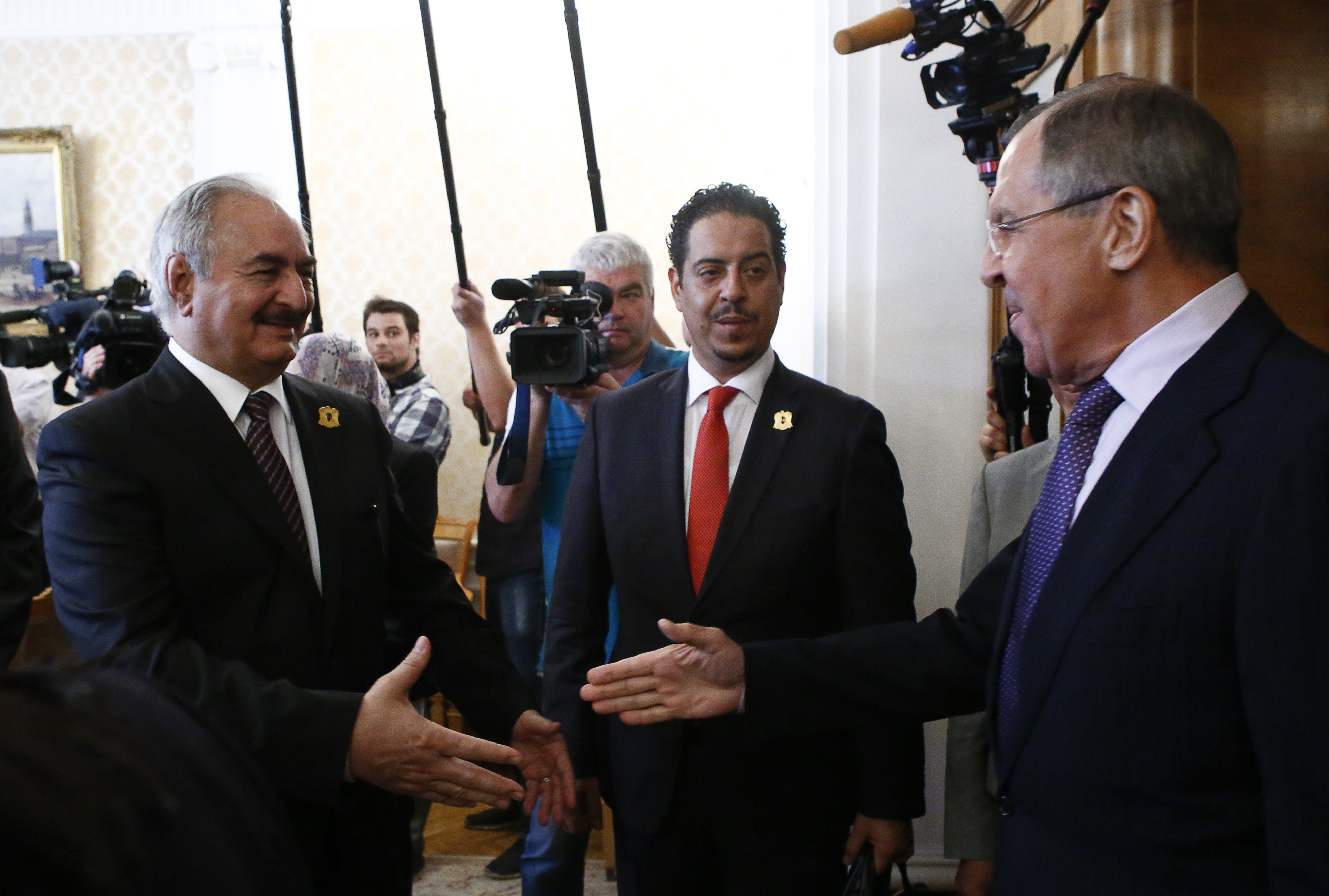 Russian Foreign Minister Sergei Lavrov (R) welcomes General Khalifa Haftar (L), commander in the Libyan National Army (LNA), during a meeting in Moscow, Russia August 14, 2017. REUTERS/Sergei Karpukhin