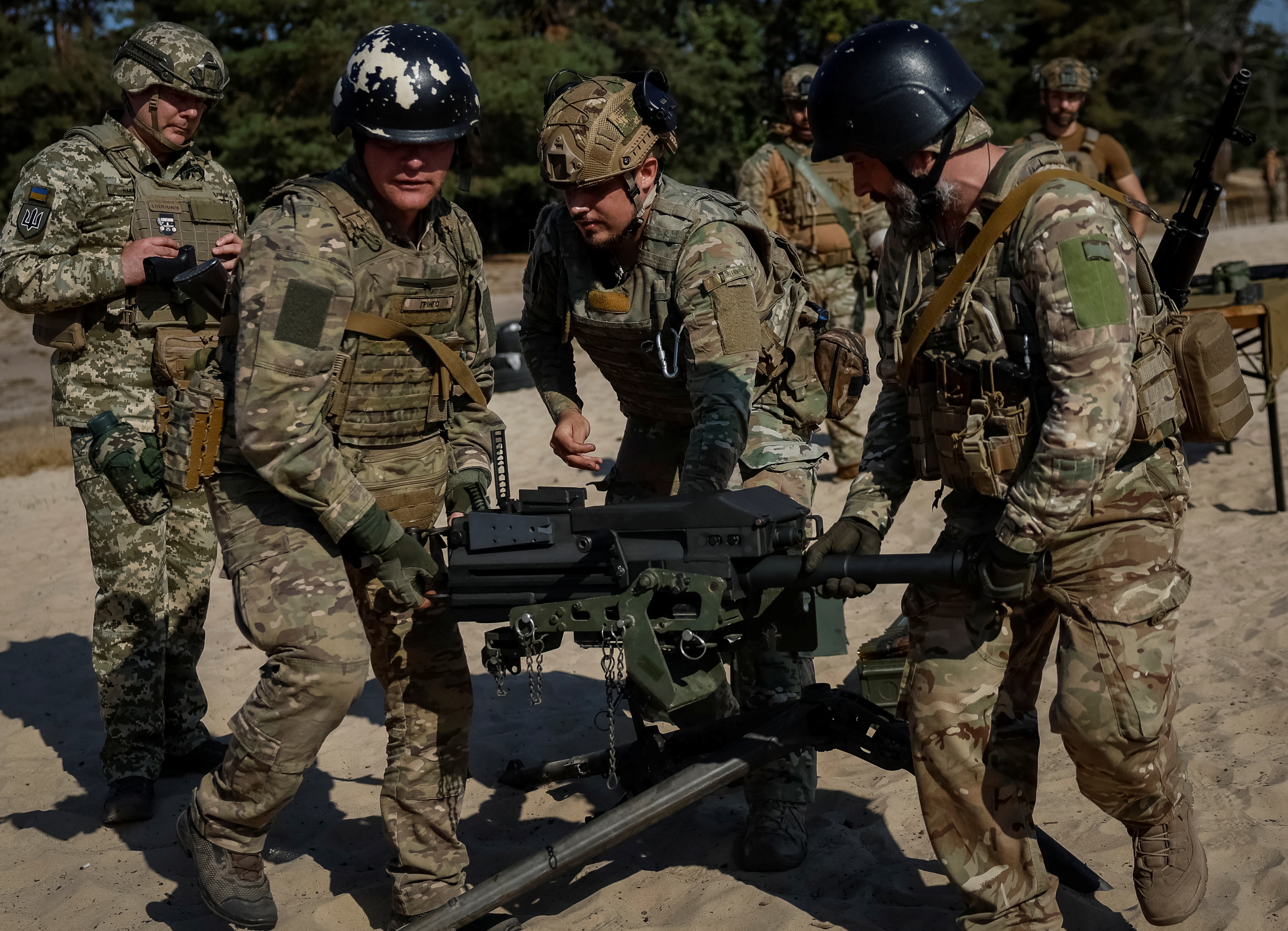 Ukrainian servicemen