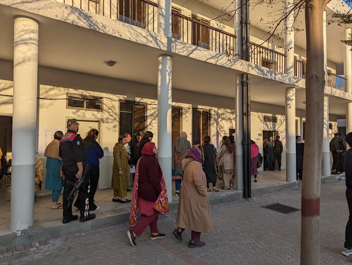 Female voters lined up in NA 122 minutes before the end of polling time. [Abid Hussain/Al Jazeera]