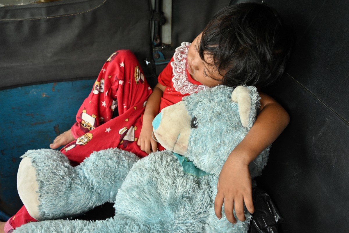 shows Bajaj driver and single mother Ekawati, who plies her three-wheeled taxi in a profession overwhelmingly dominated by men