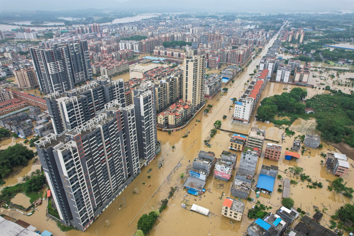Highest-level rainstorm warning issued in south China's Guangdong