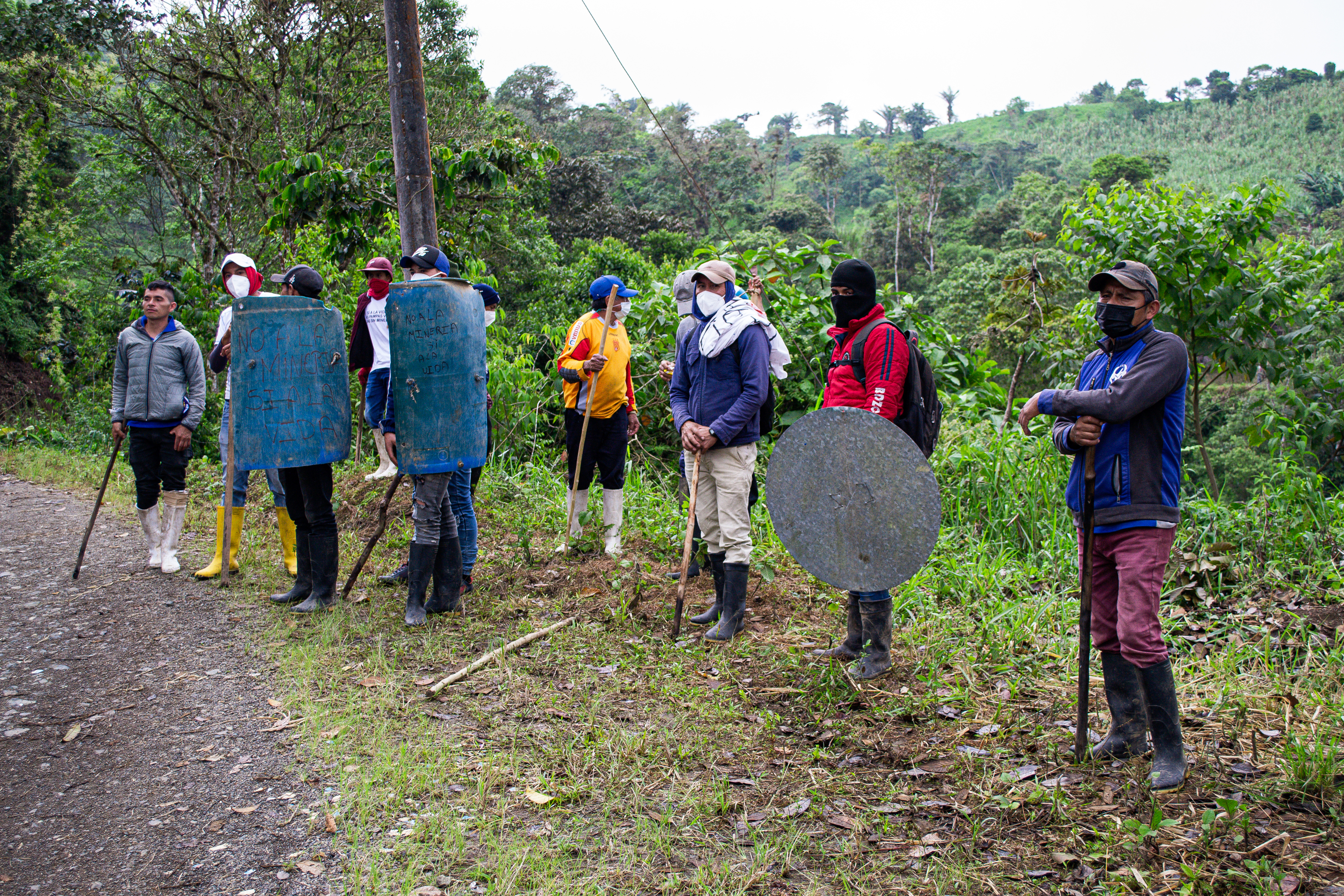 Local protestors from Las Pampas arrive at the entrance of the nearby town of Palo Quemado, finding the road cut by riot police squads.