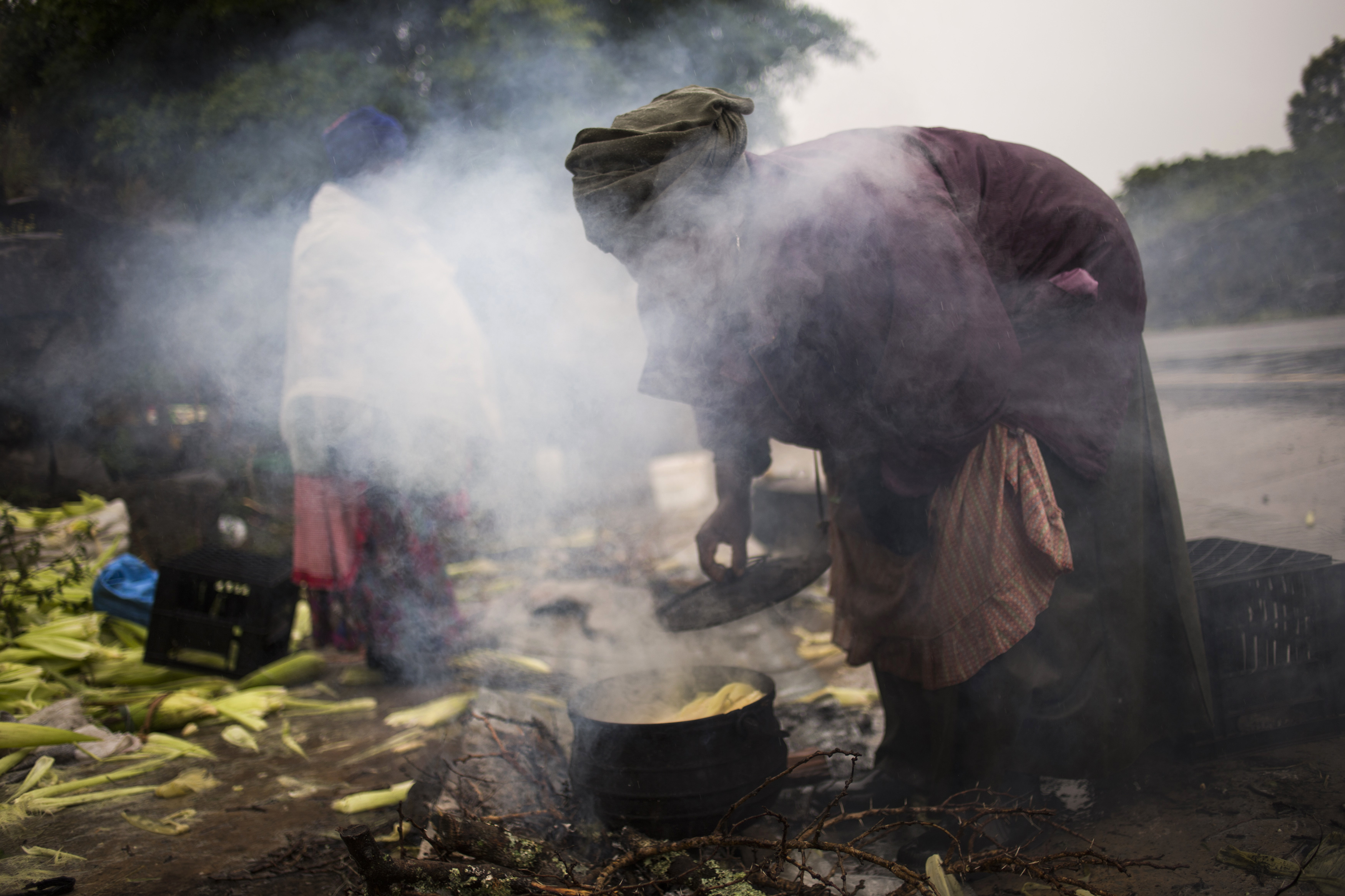 Steam rises from a pot as women cook corn to sell to commuters on the side of the road near Butterworth, in the Eastern Cape Province of South Africa on December 10, 2013. REUTERS/Adrees Latif (SOUTH AFRICA - Tags: SOCIETY)