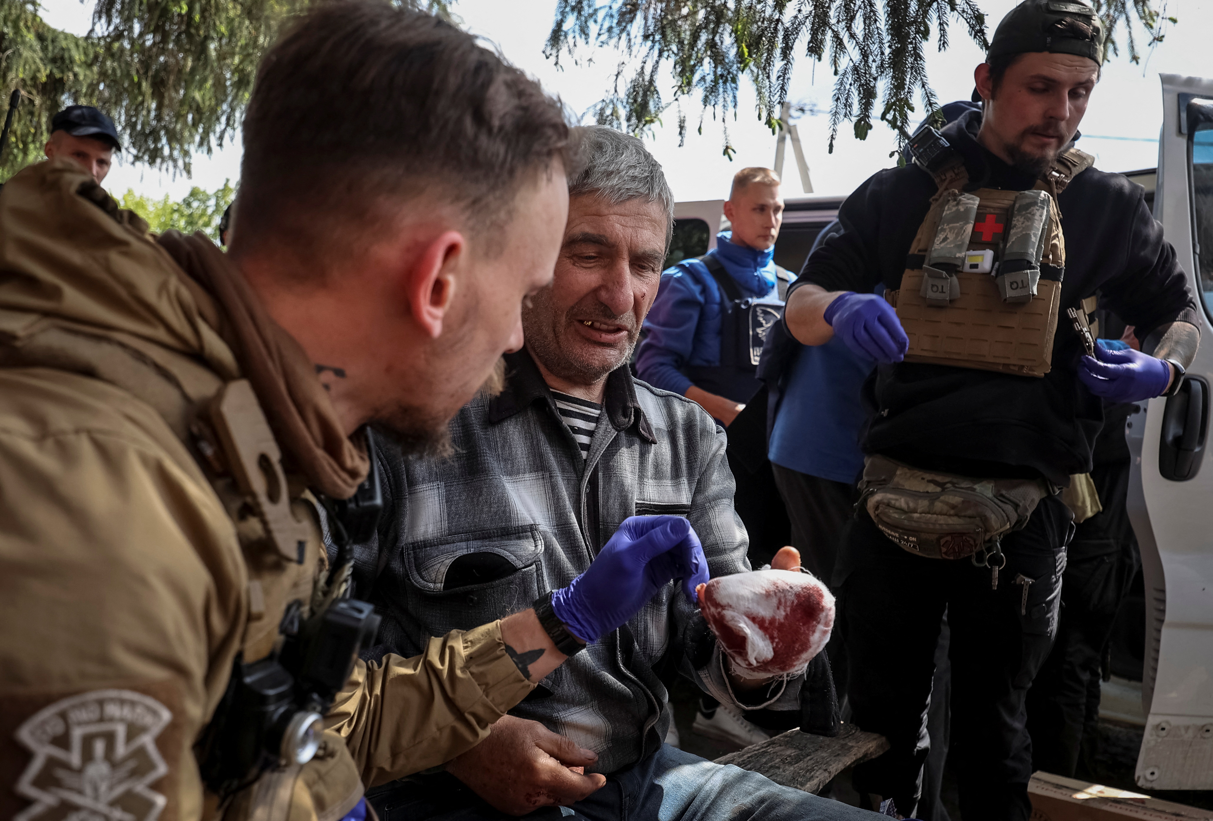 Military paramedics treat a wounded local resident during an evacuation to Kharkiv due to Russian shelling, amid Russia's attack on Ukraine, in the town of Vovchansk in Kharkiv region, Ukraine May 12, 2024. REUTERS/Vyacheslav Madiyevskyy