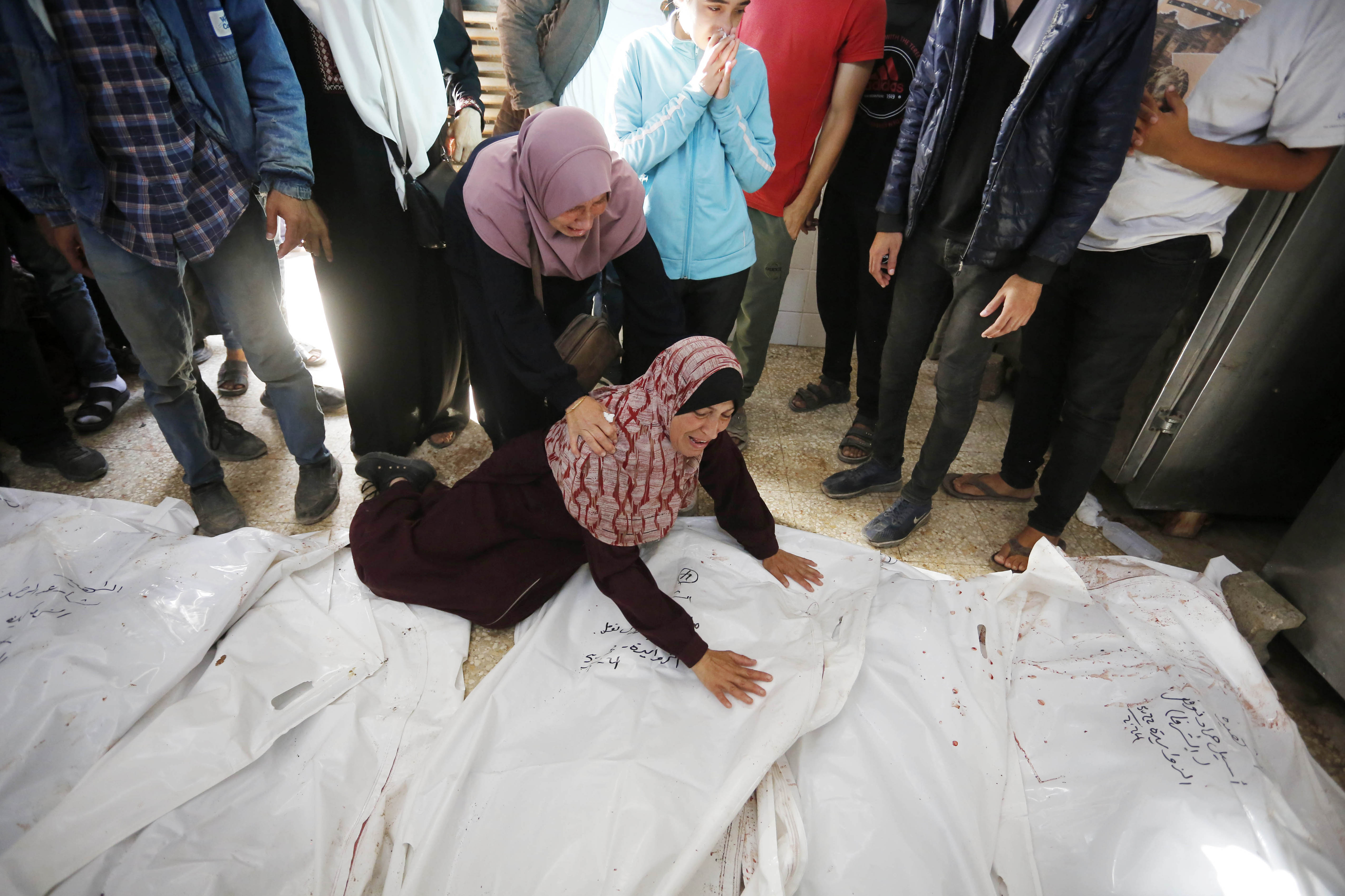 DEIR AL BALAH, GAZA - MAY 22: Relatives of the Palestinians who lost their lives in Israeli attacks on ez-Zawahide neighborhood, mourn as the bodies are brought to morgue of Al-Aqsa Martyrs Hospital in Deir al-Balah, Gaza on May 22, 2024. At least 10 Palestinians were killed in the attack ( Ashraf Amra - Anadolu Agency )