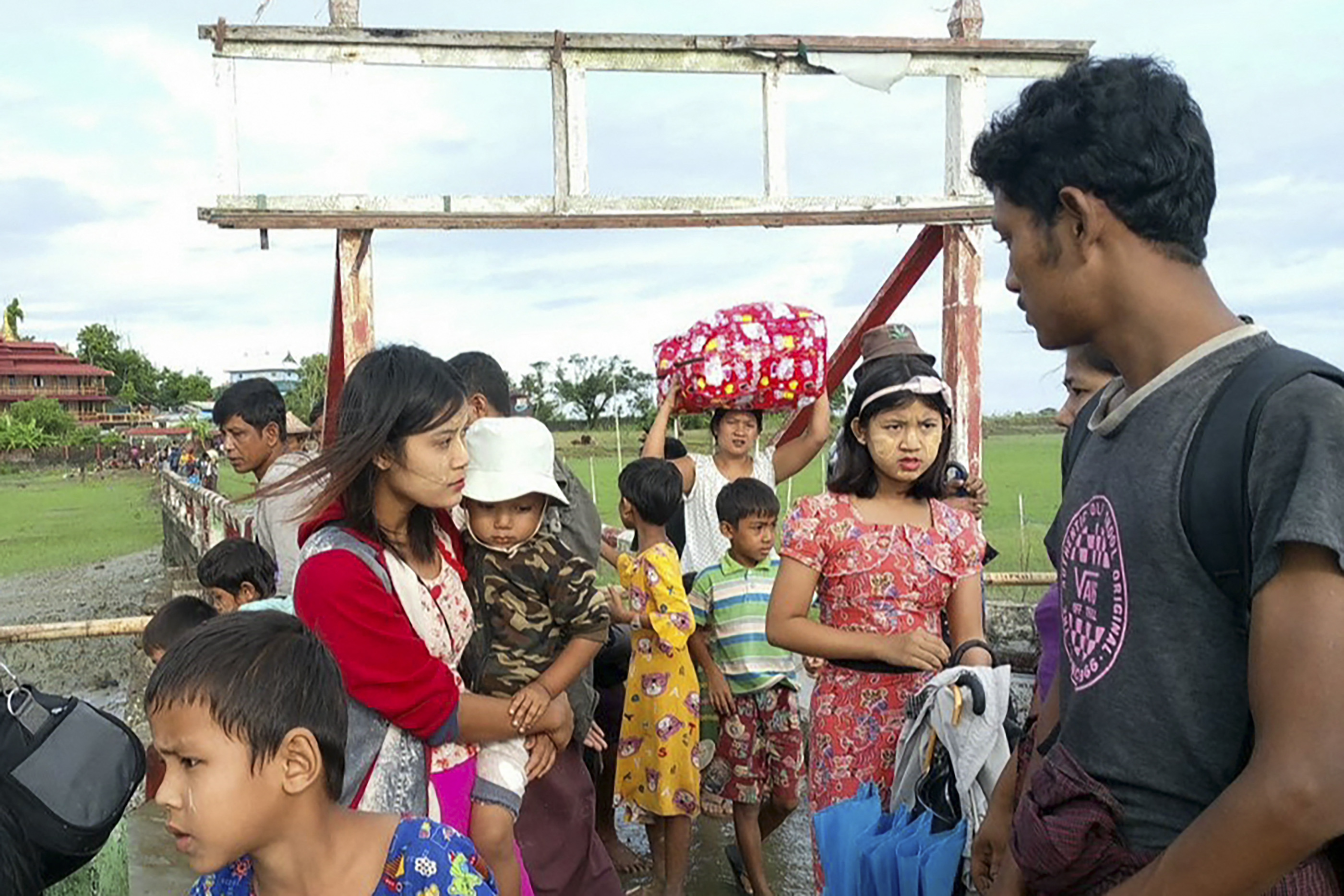 A group of women and children fleeing their village amid renewed fighting between the AA and the Myanmar military