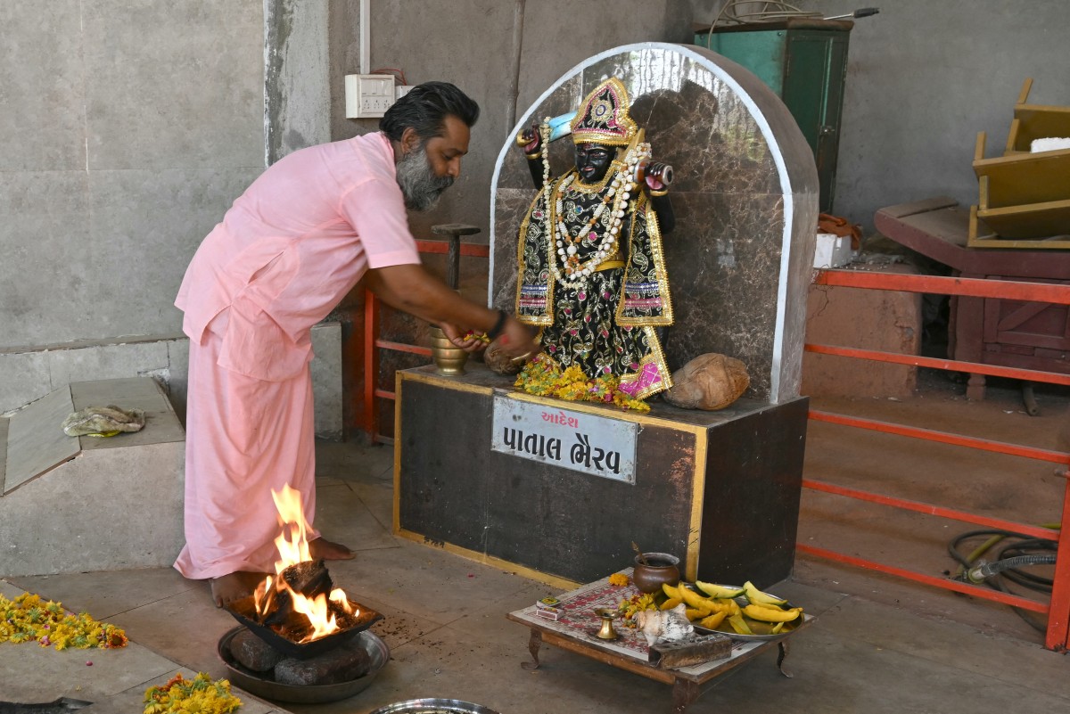 Lone Indian voter casts ballot in special forest booth