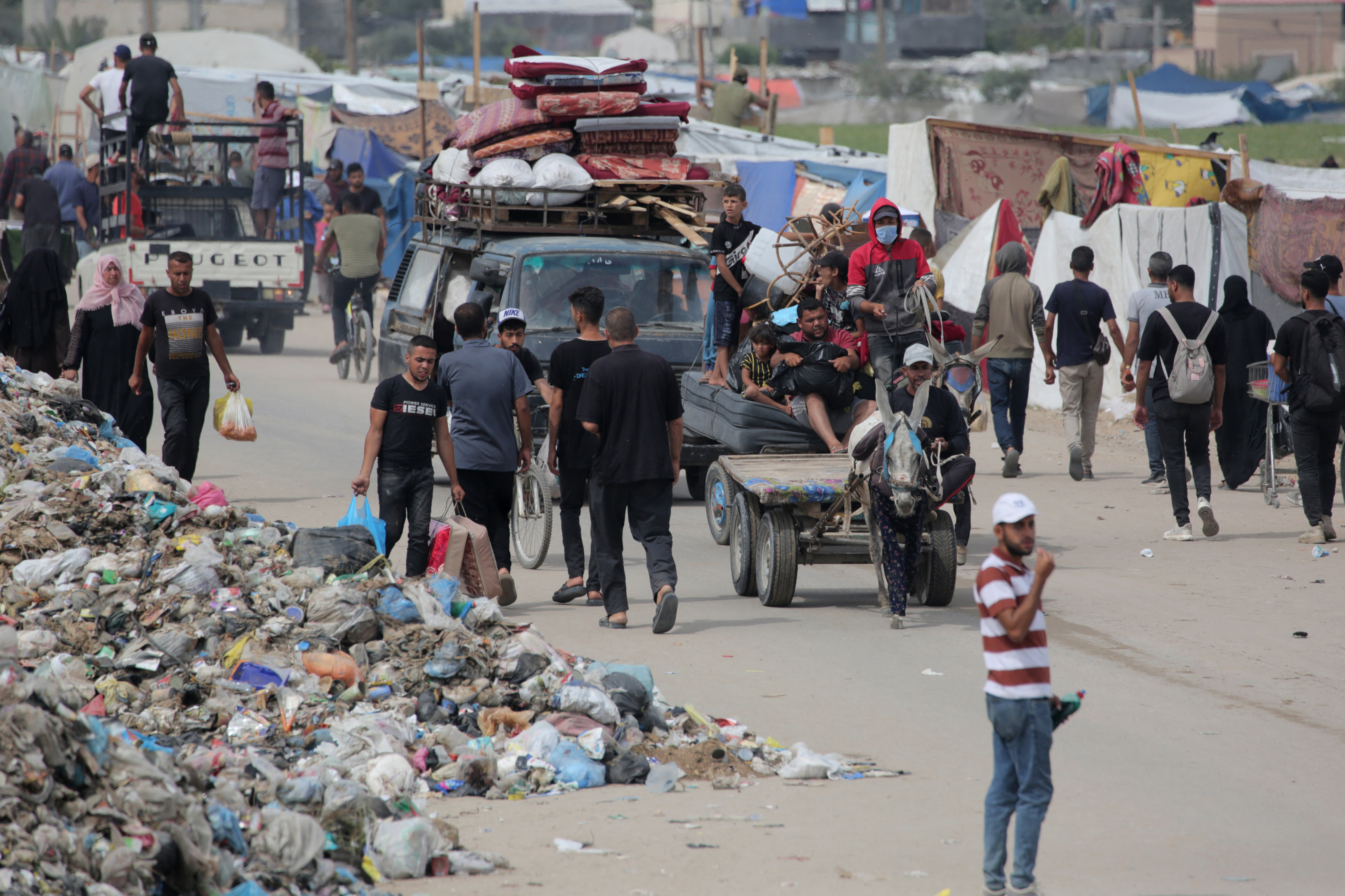 Palestinians flee the area of Tal al-Sultan in Rafah