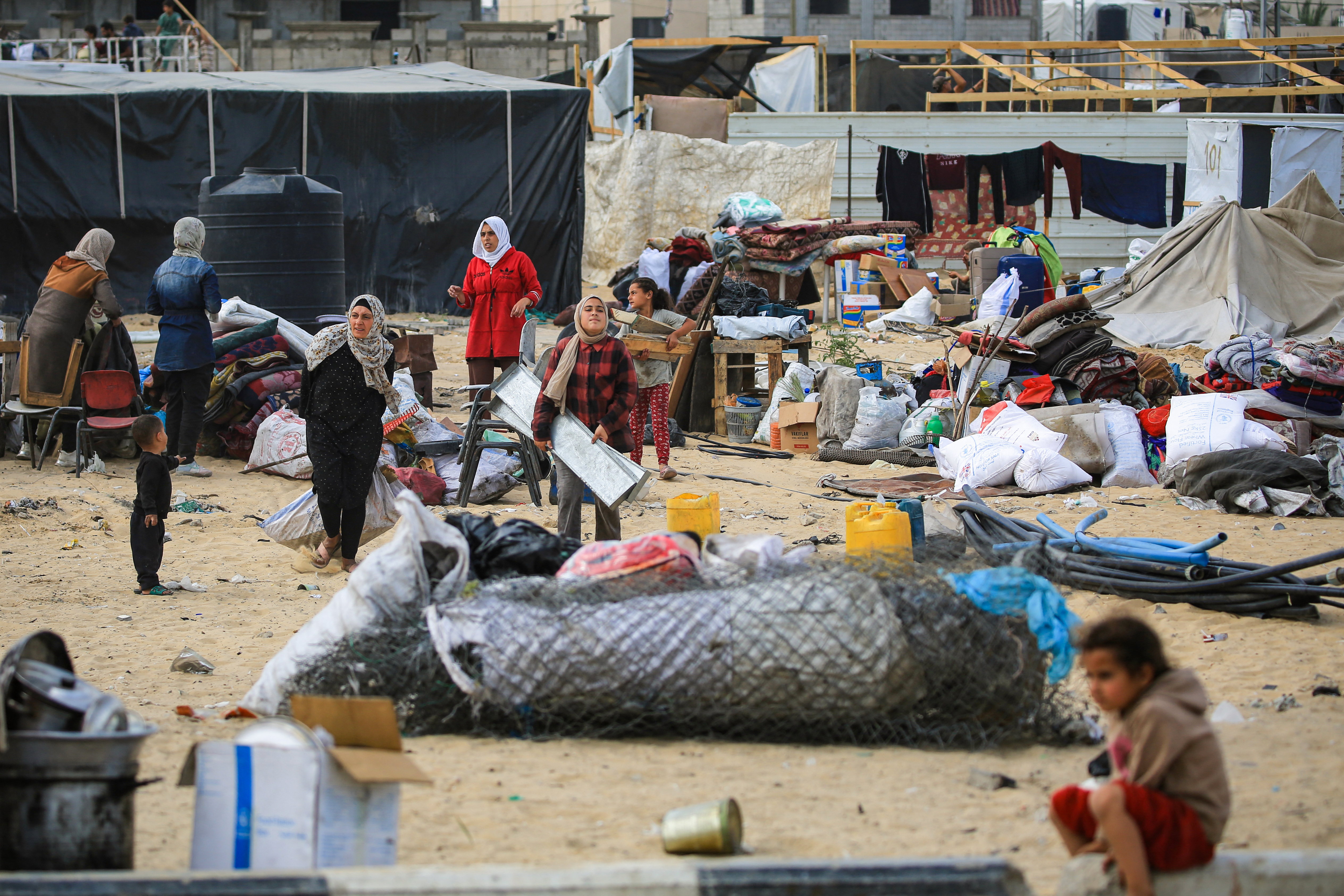 Palestinians flee the area of Tal al-Sultan in Rafah