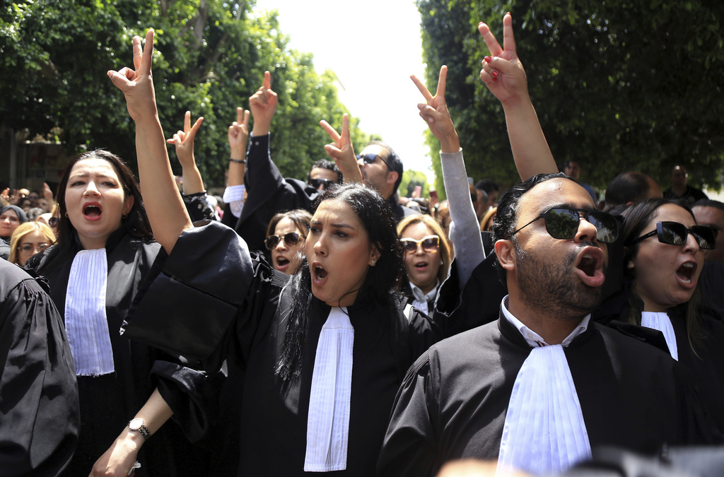 Lawyers march in the streets of Tunis