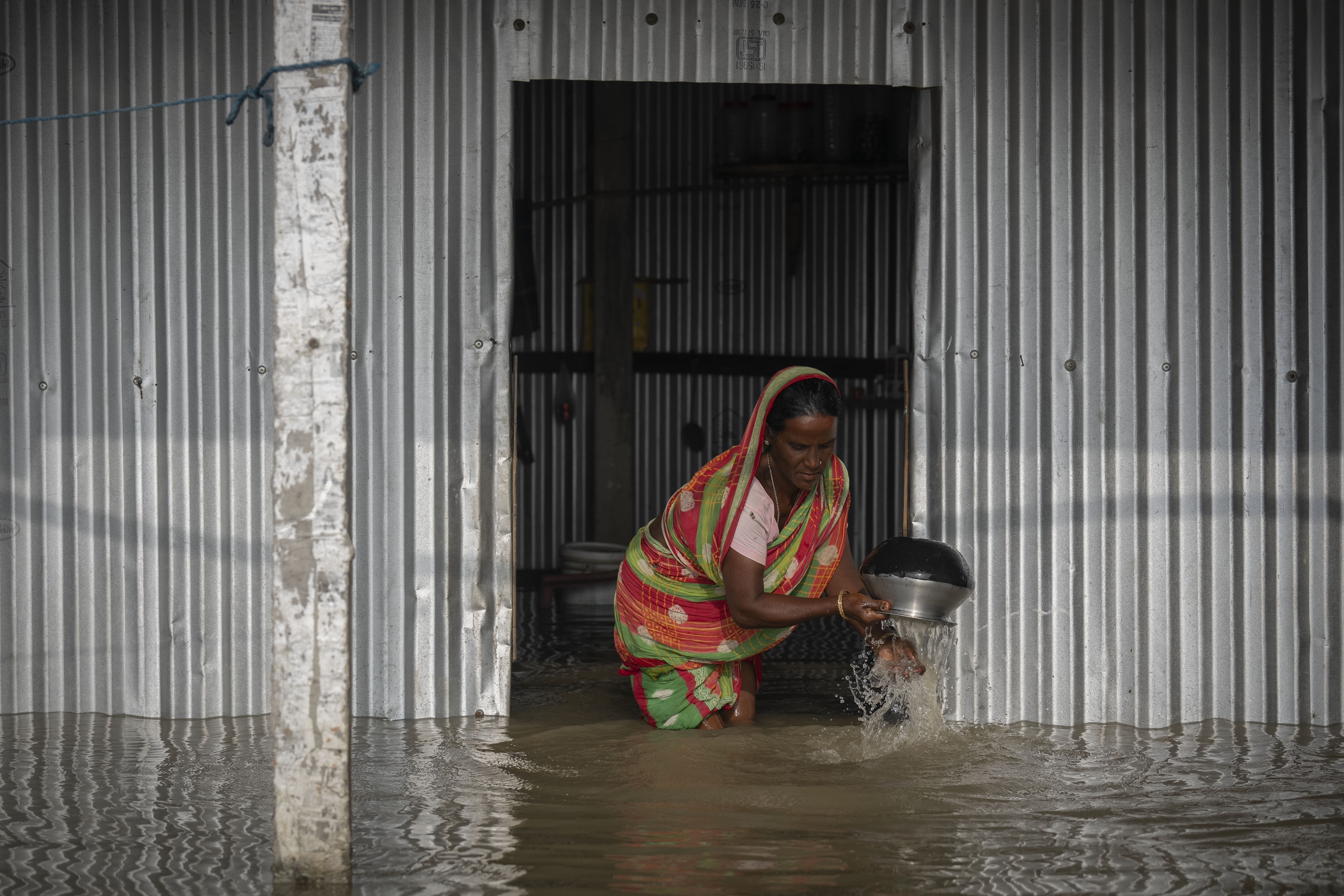 India's river islanders return home in between floods