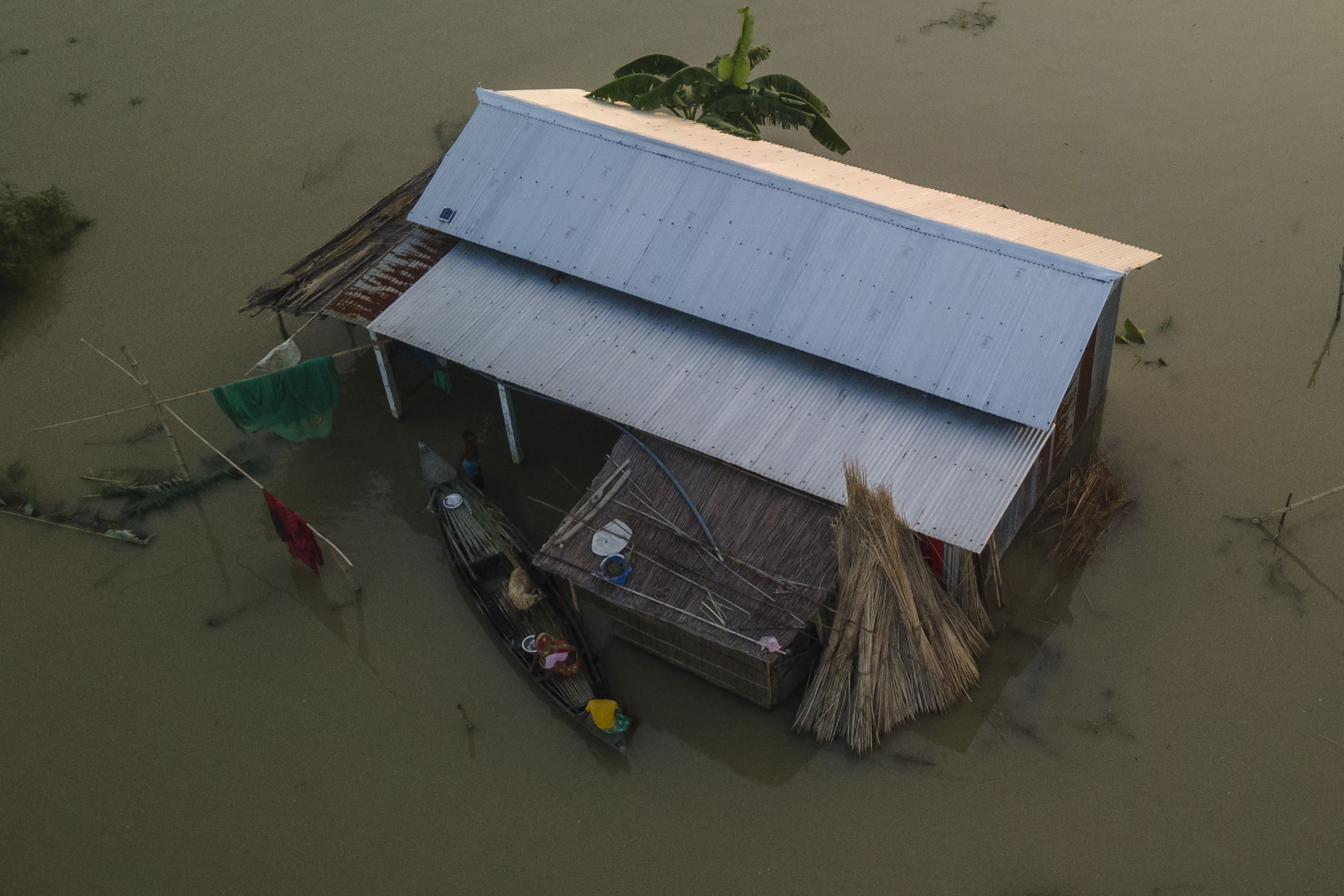 India's river islanders return home in between floods
