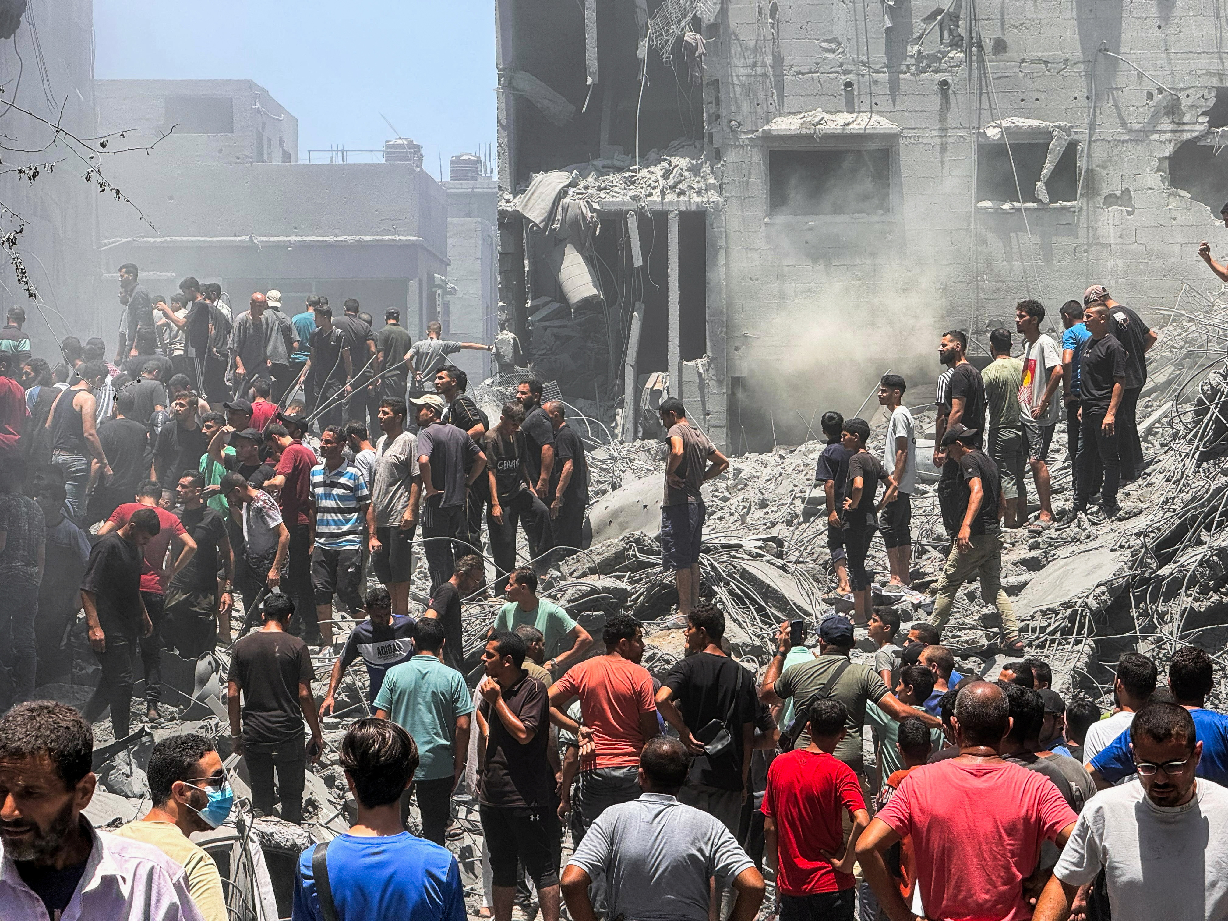 Palestinians search for casualties at the site of Israeli strikes on houses, amid Israel-Hamas conflict, in Gaza City, June 22, 2024. REUTERS/Ayman Al Hassi
