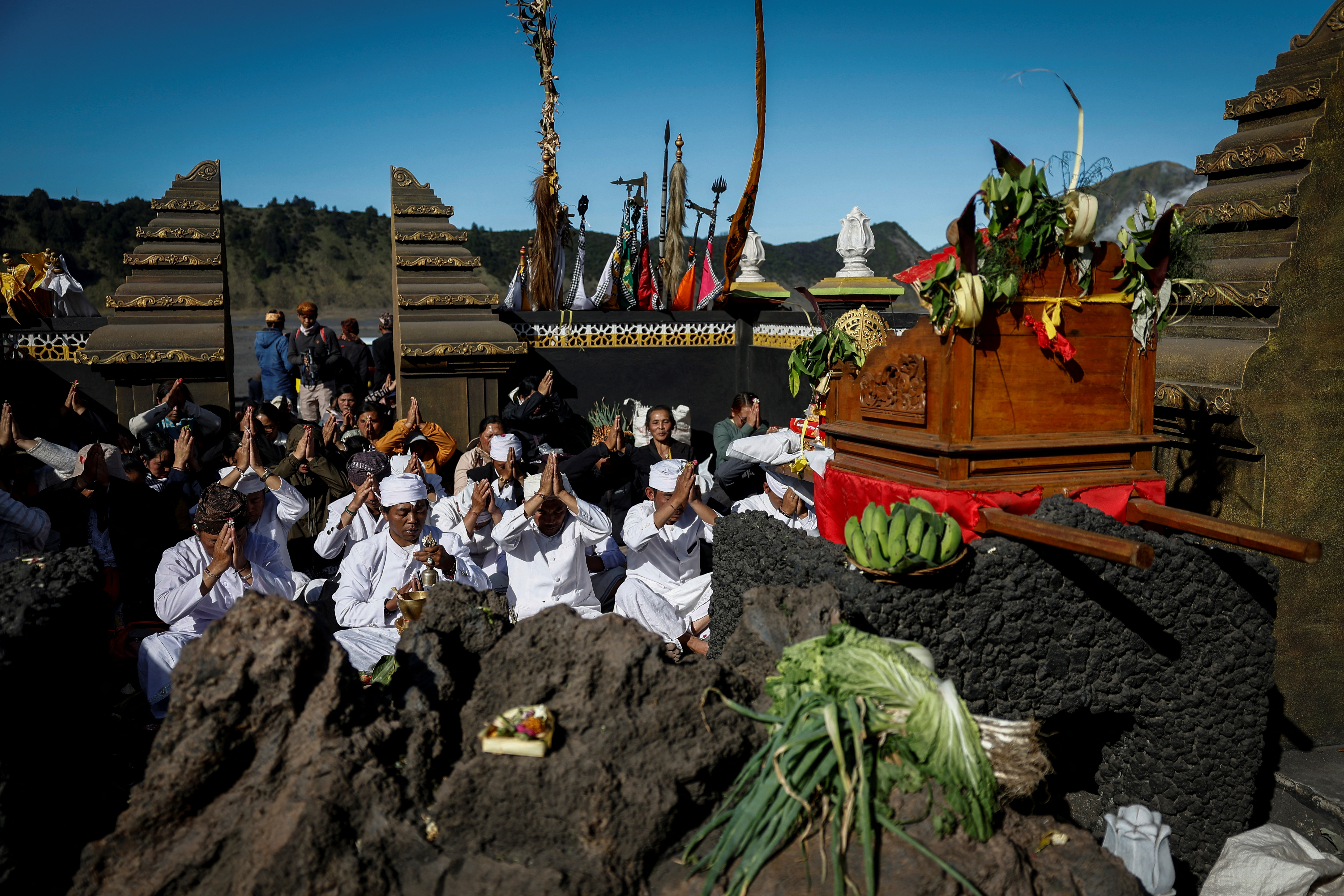 ndonesia's Tenggerese pray for rain as climate change threatens crops