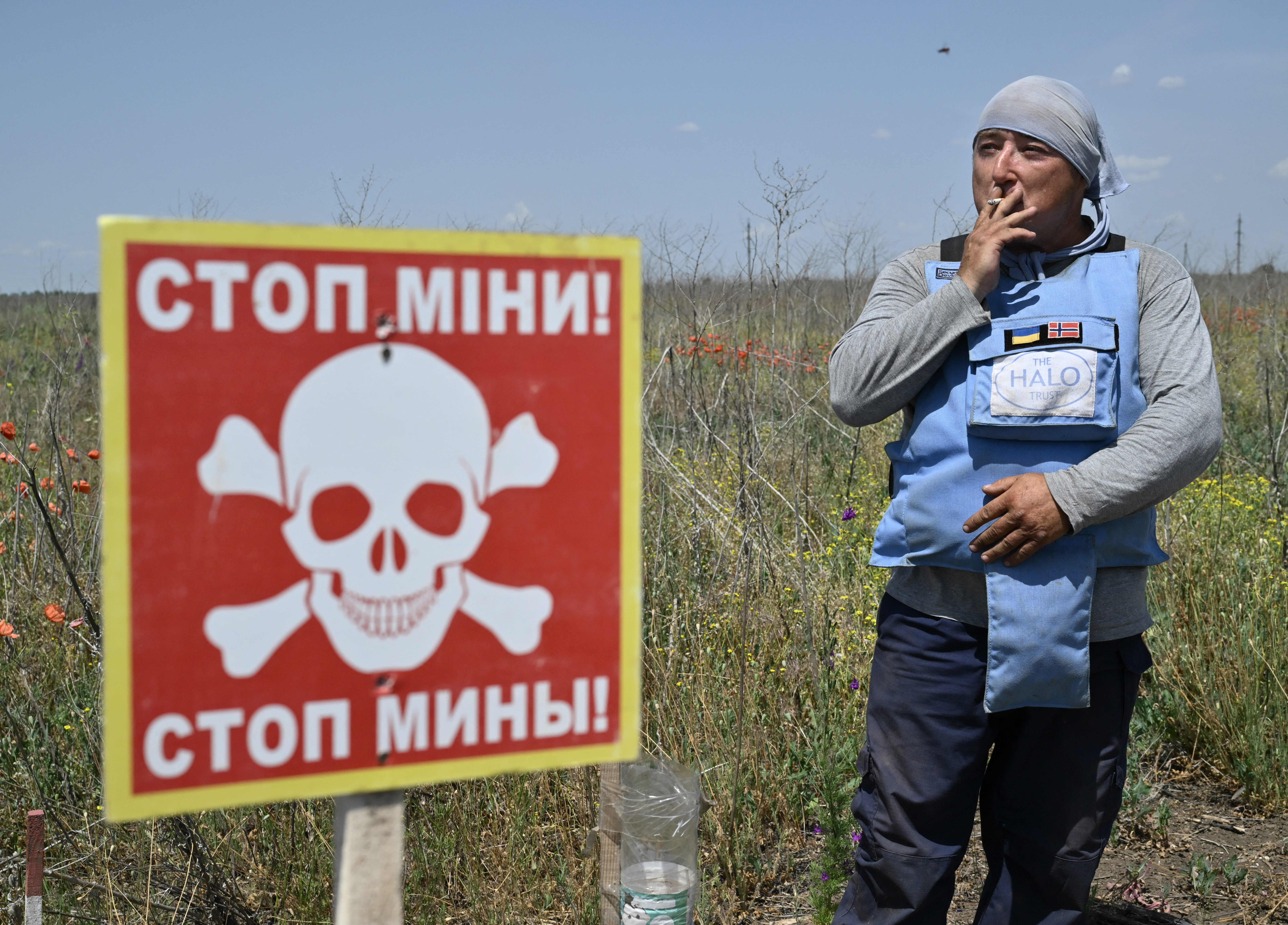 Women deminers step in to clear up Ukrainian land