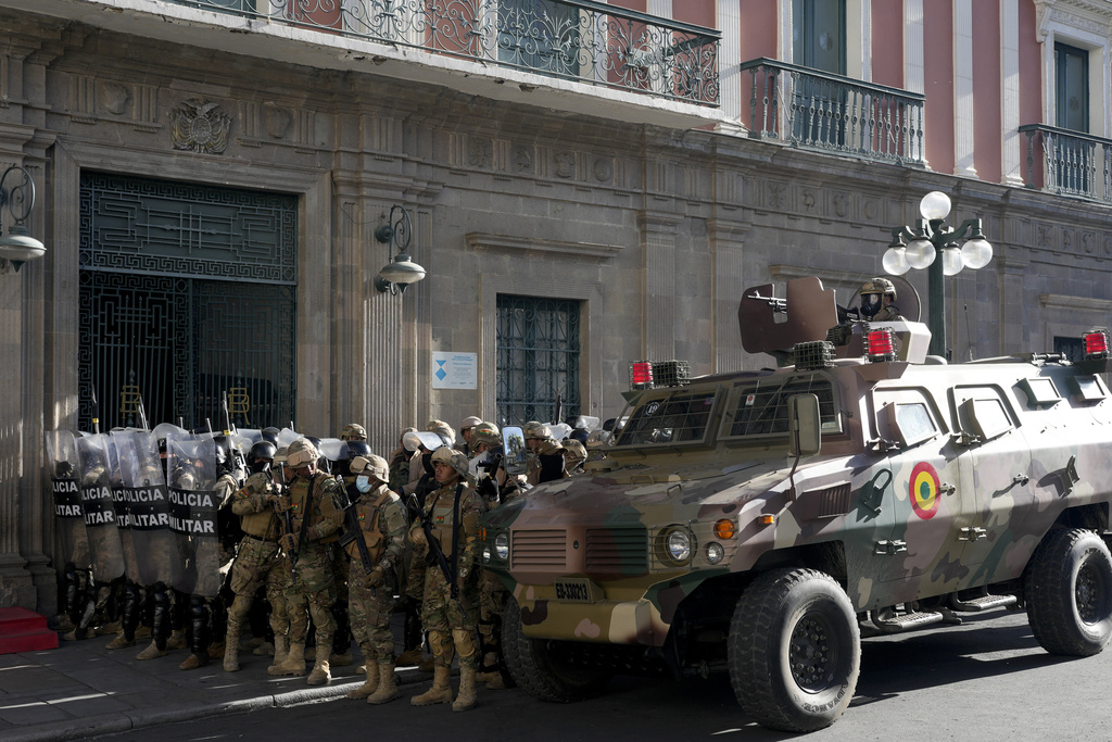 Armoured vehicle and army troops outside the presidential palace