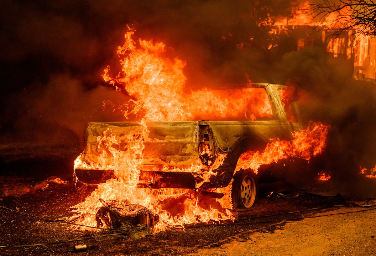 Thousands told to flee raging California wildfire