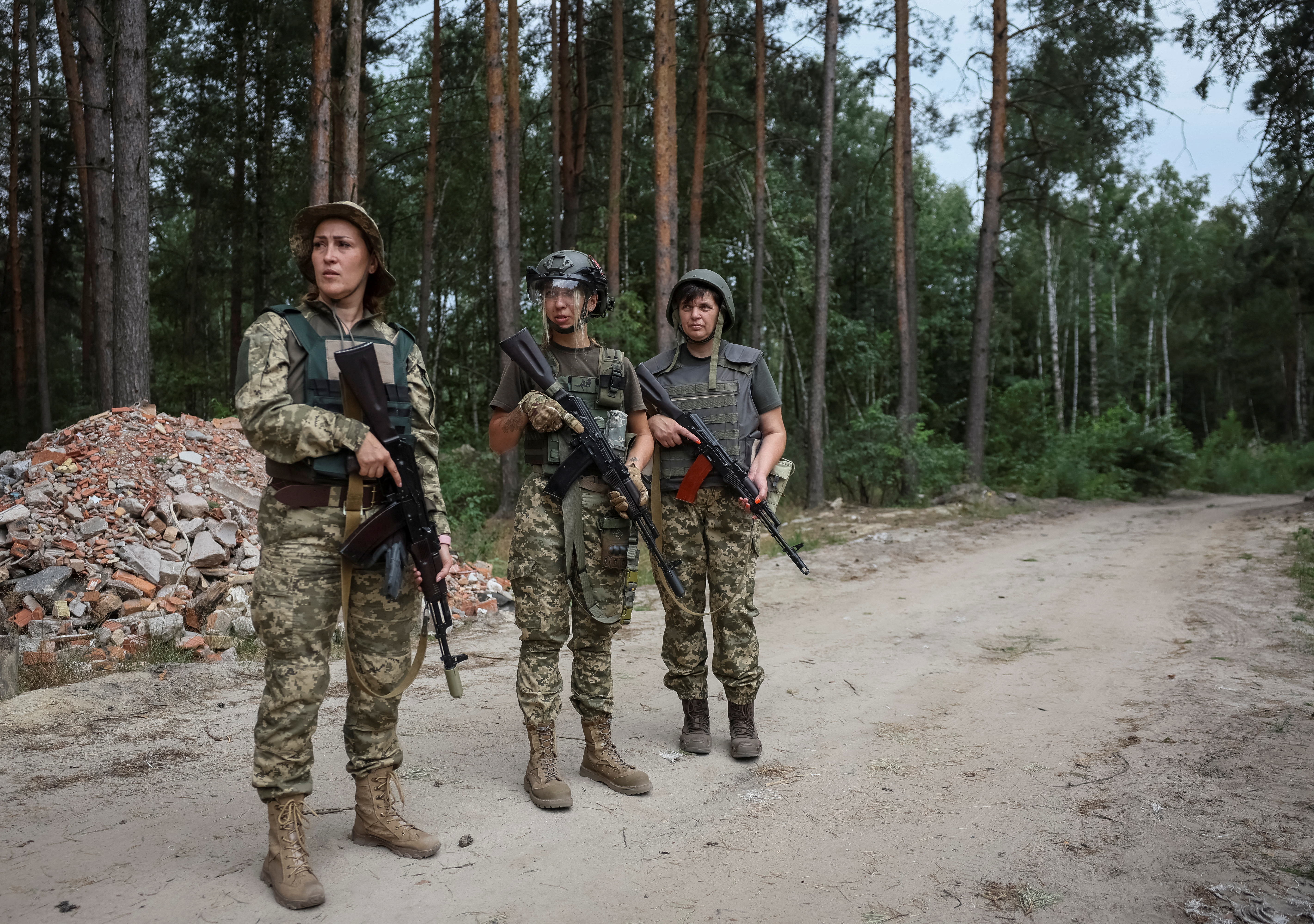 Members of the female anti-drone mobile air defence unit "Bucha Witches" from military Volunteer formation of Bucha territorial community, attend exercises, amid Russia's attack on Ukraine, near the town of Bucha in Kyiv region, Ukraine August 3, 2024. REUTERS/Gleb Garanich