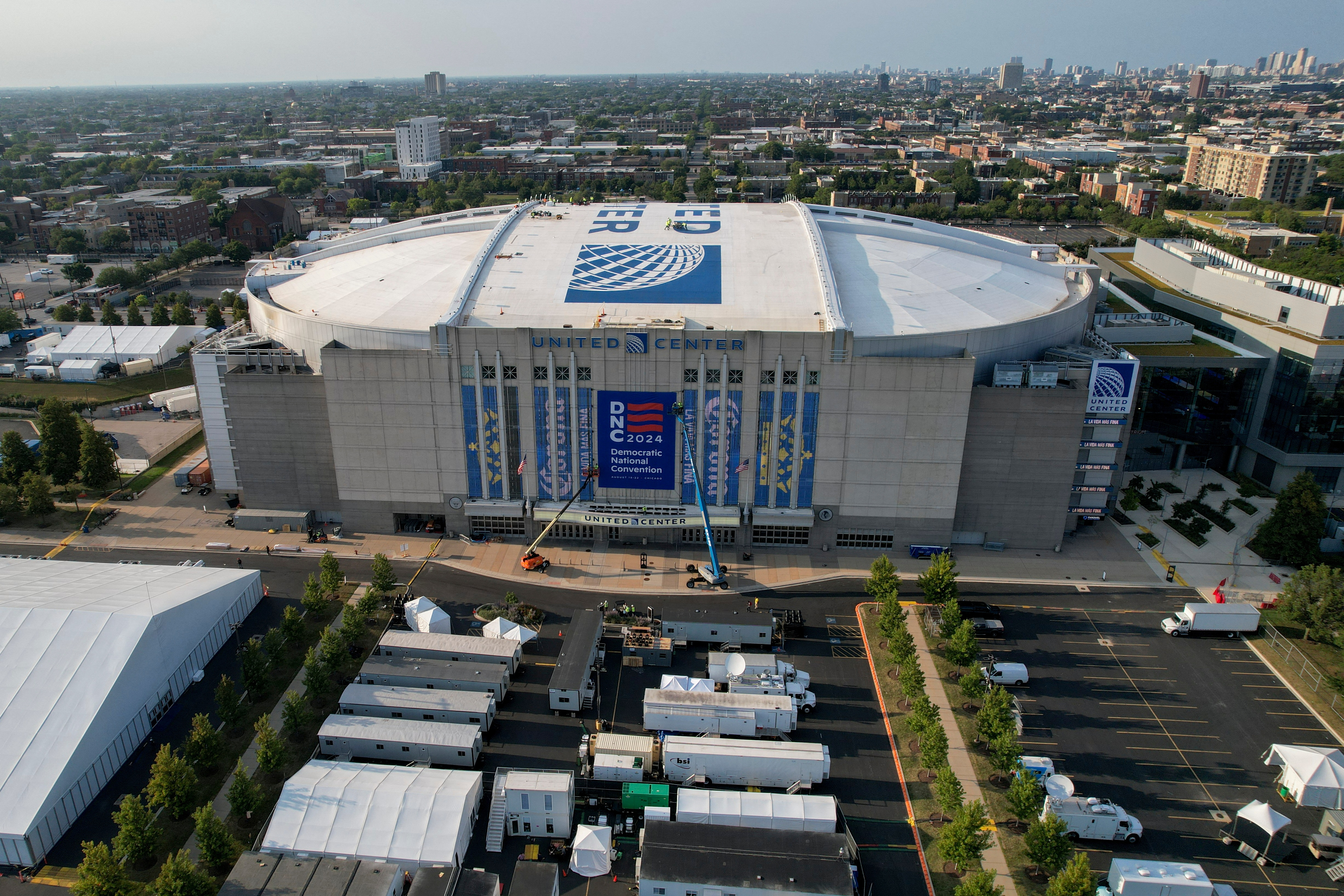 The United Center in Chicago, an oblong stadium seen from above.