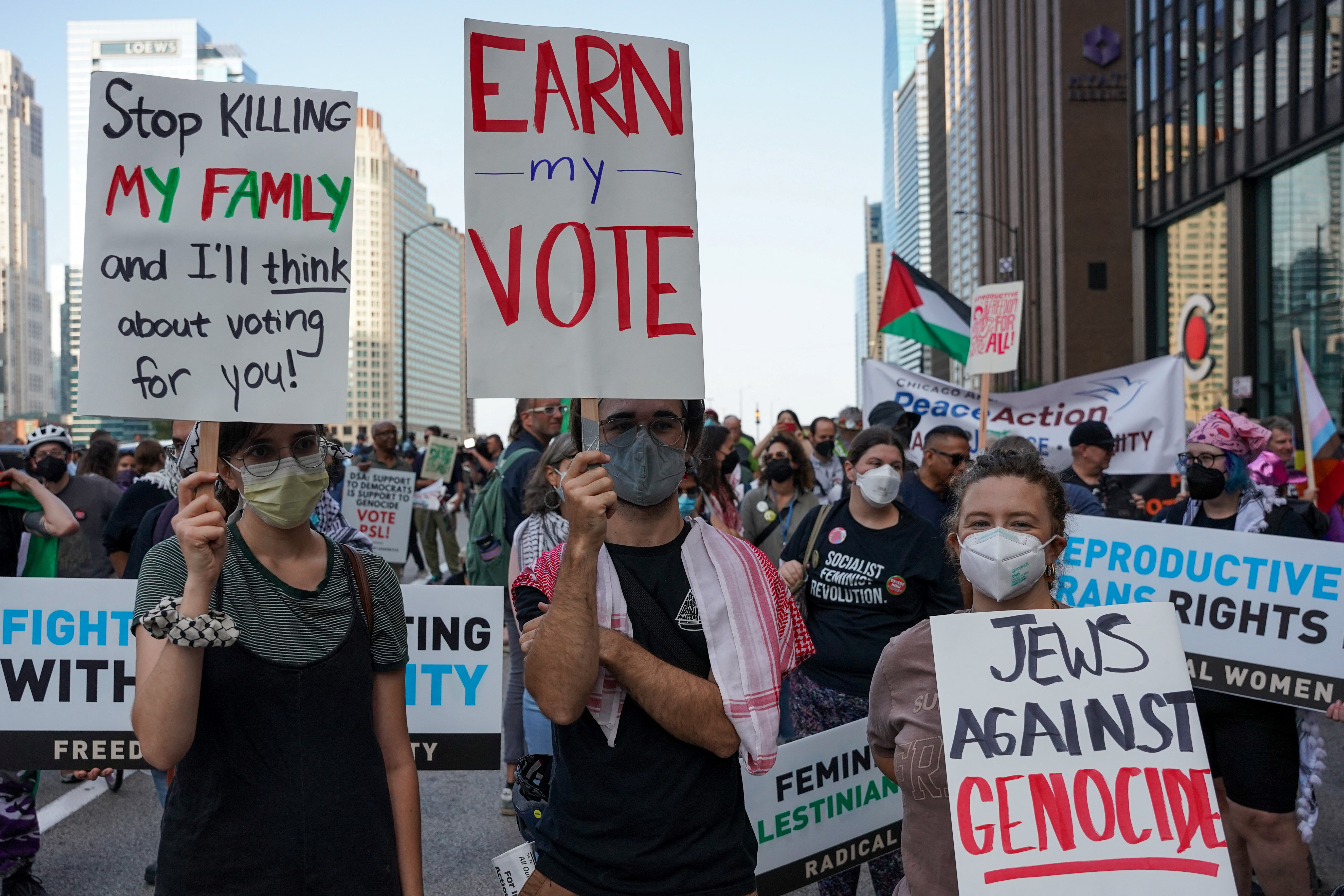 People take part in a protest organized by pro-abortion rights, pro-LGBT rights and pro-Palestinian activists, on the eve of the Democratic National Convention (DNC), in Chicago, Illinois, U.S. August 18, 2024. REUTERS/Seth Herald