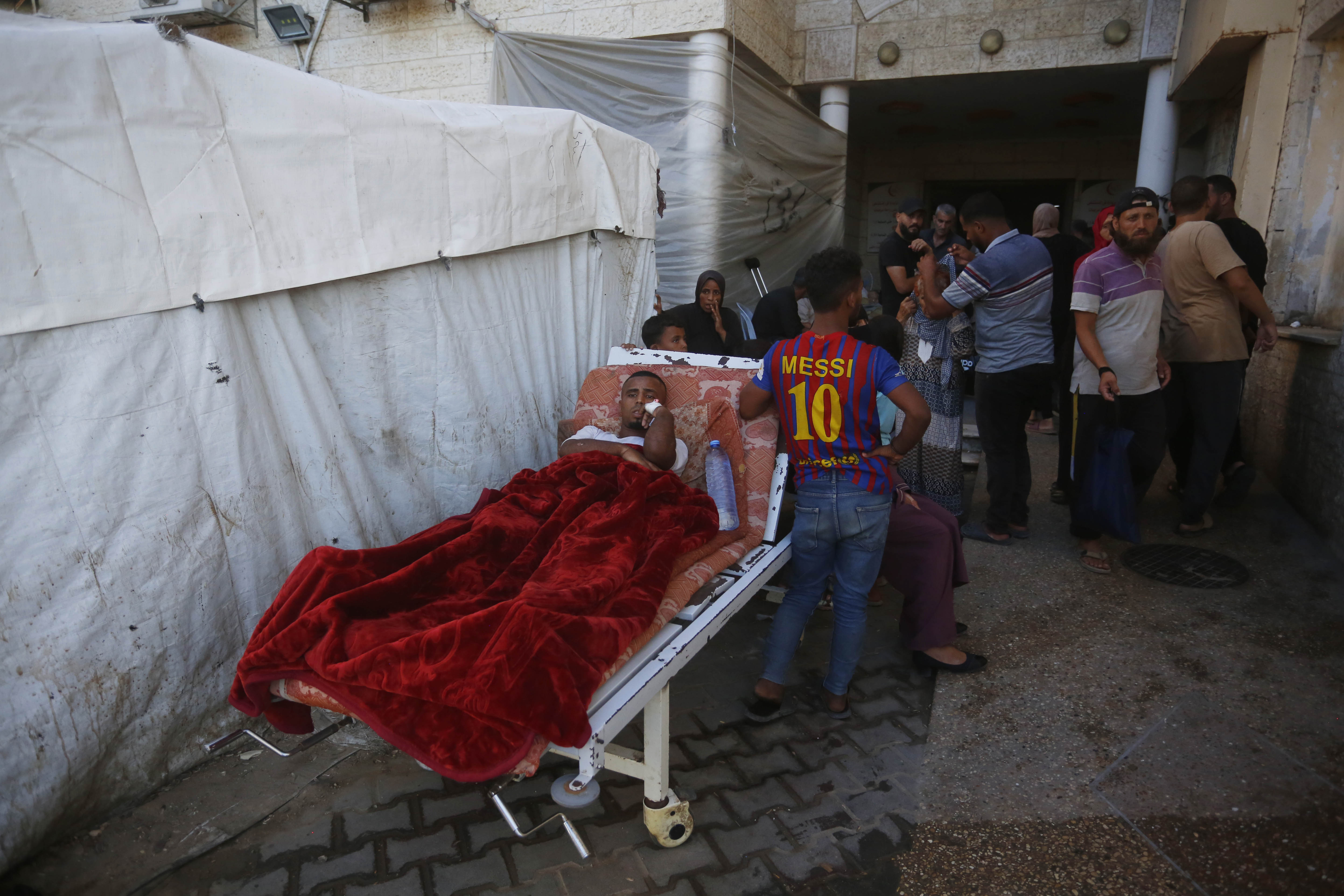 Israeli army orders evacuation of 'humanitarian' area includingAl-Aqsa Hospital,