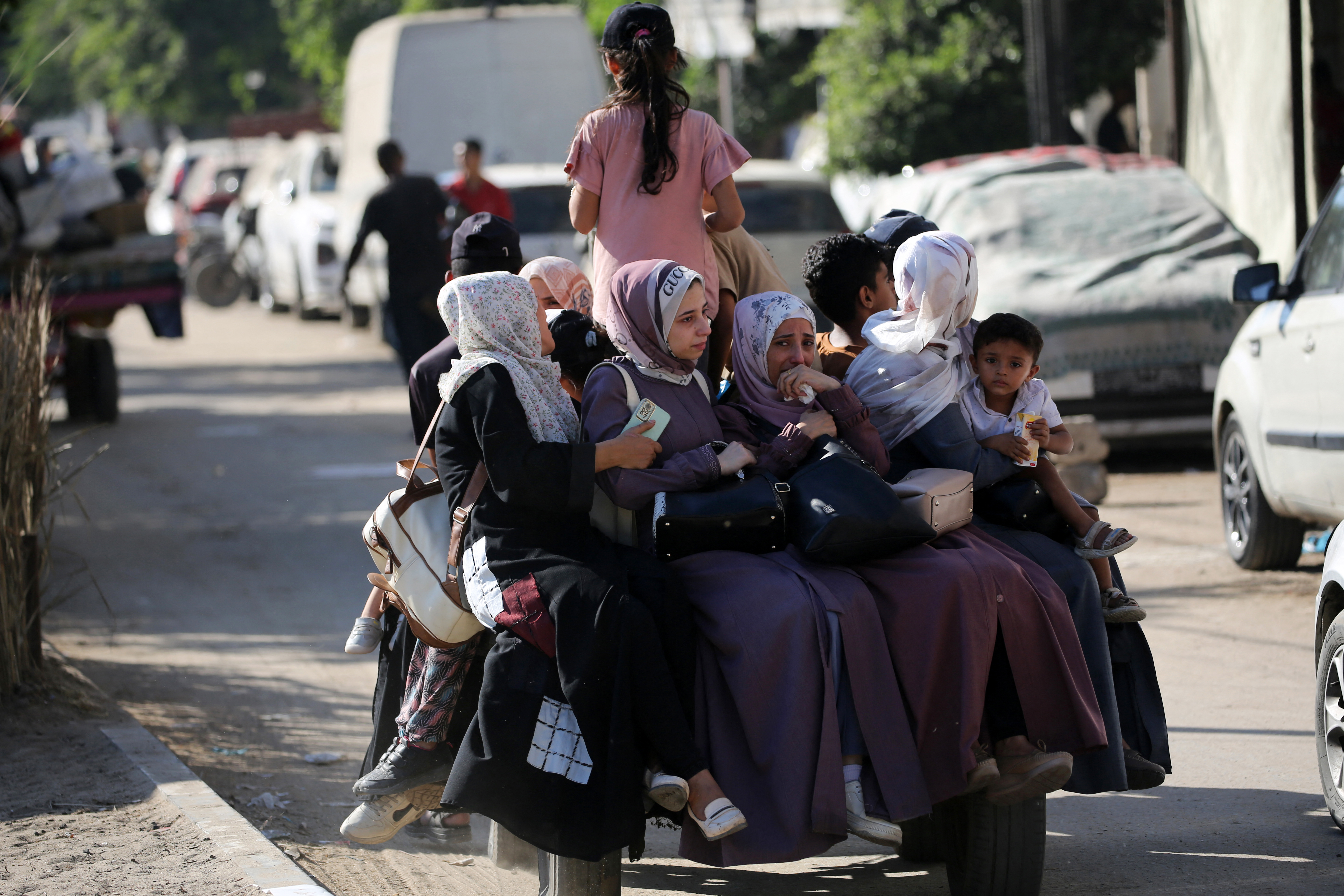 Thousands flee as Israel orders more evacuations in Deir al-Balah