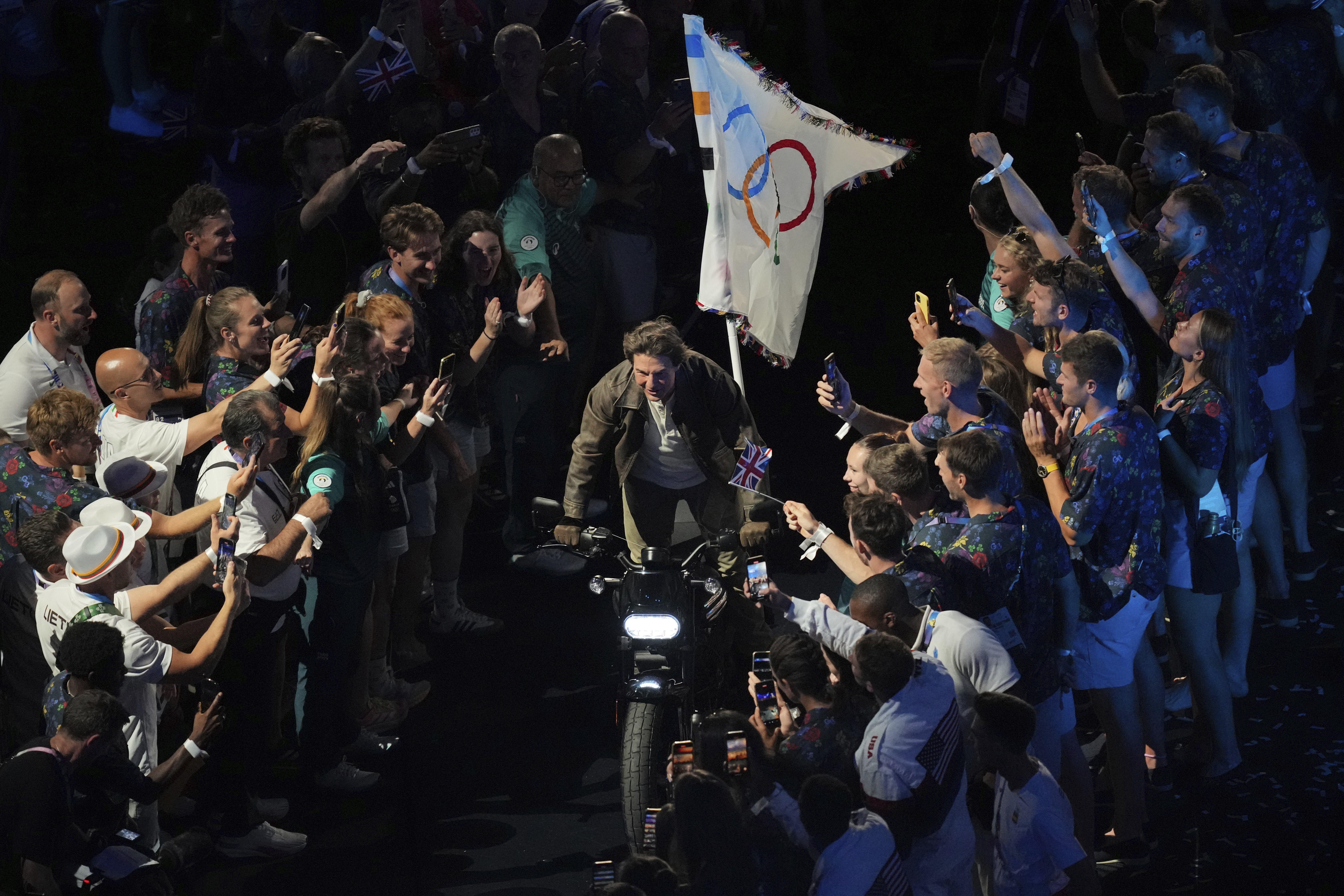 Tom Cruise hands Olympic flag to Los Angeles, closing Paris Games