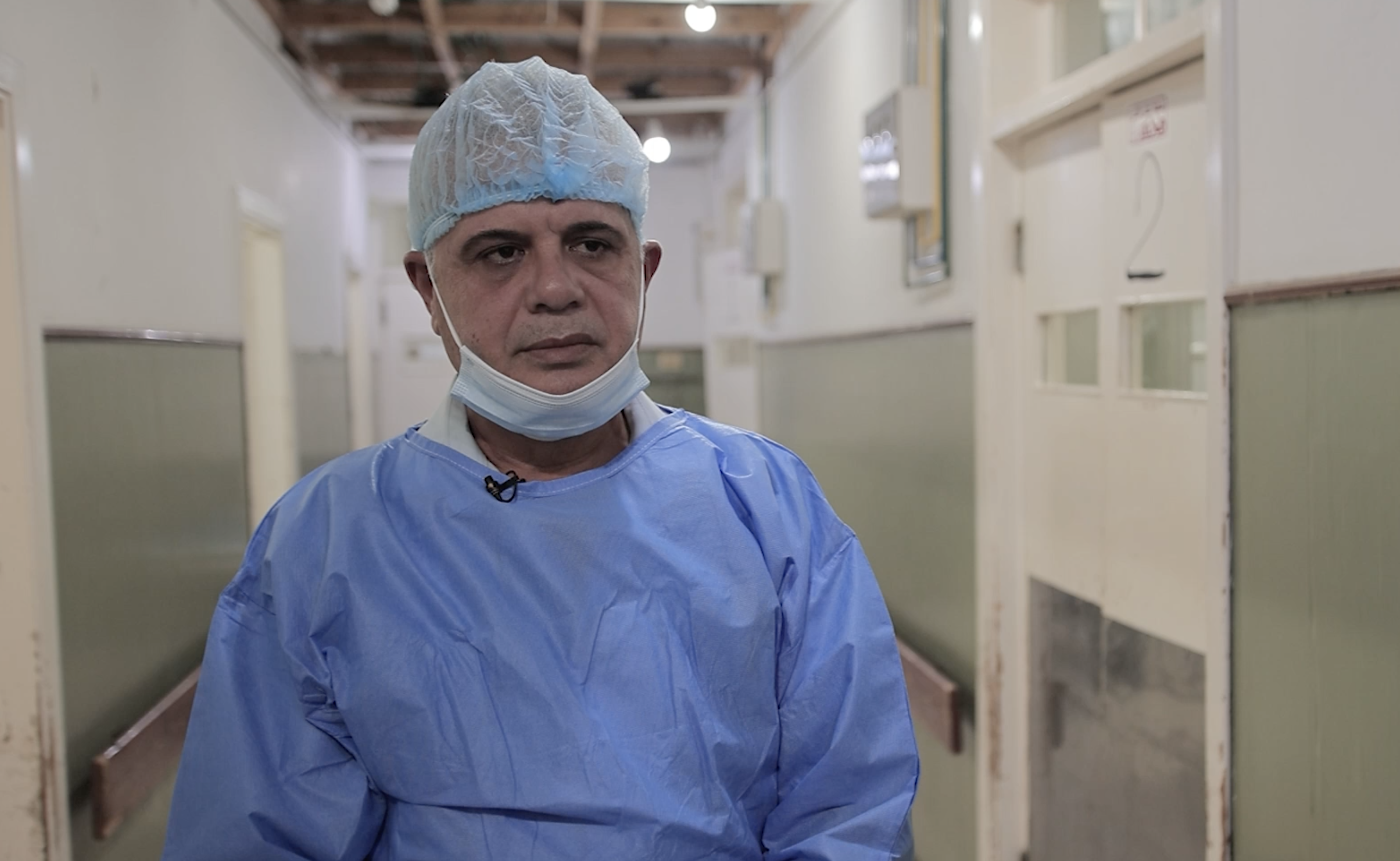 Taysir al-Tannah vascular surgeon who treated the injured after Israel bombed al-Tabin School in Gaza [Screengrab/Sanad Verification Agency/Al Jazeera]