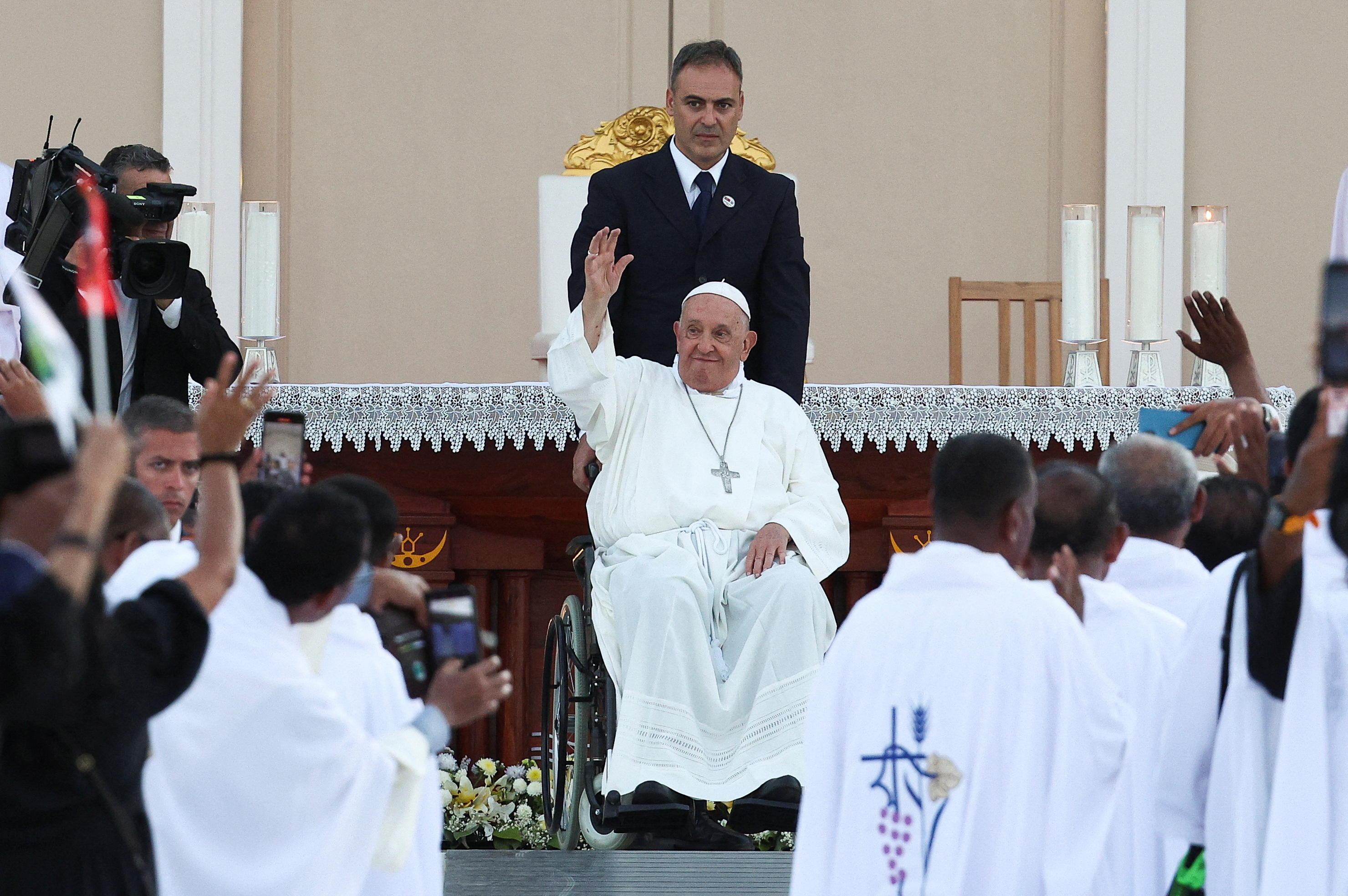 Pope mass draws 600,000 in Catholic-majority East Timor