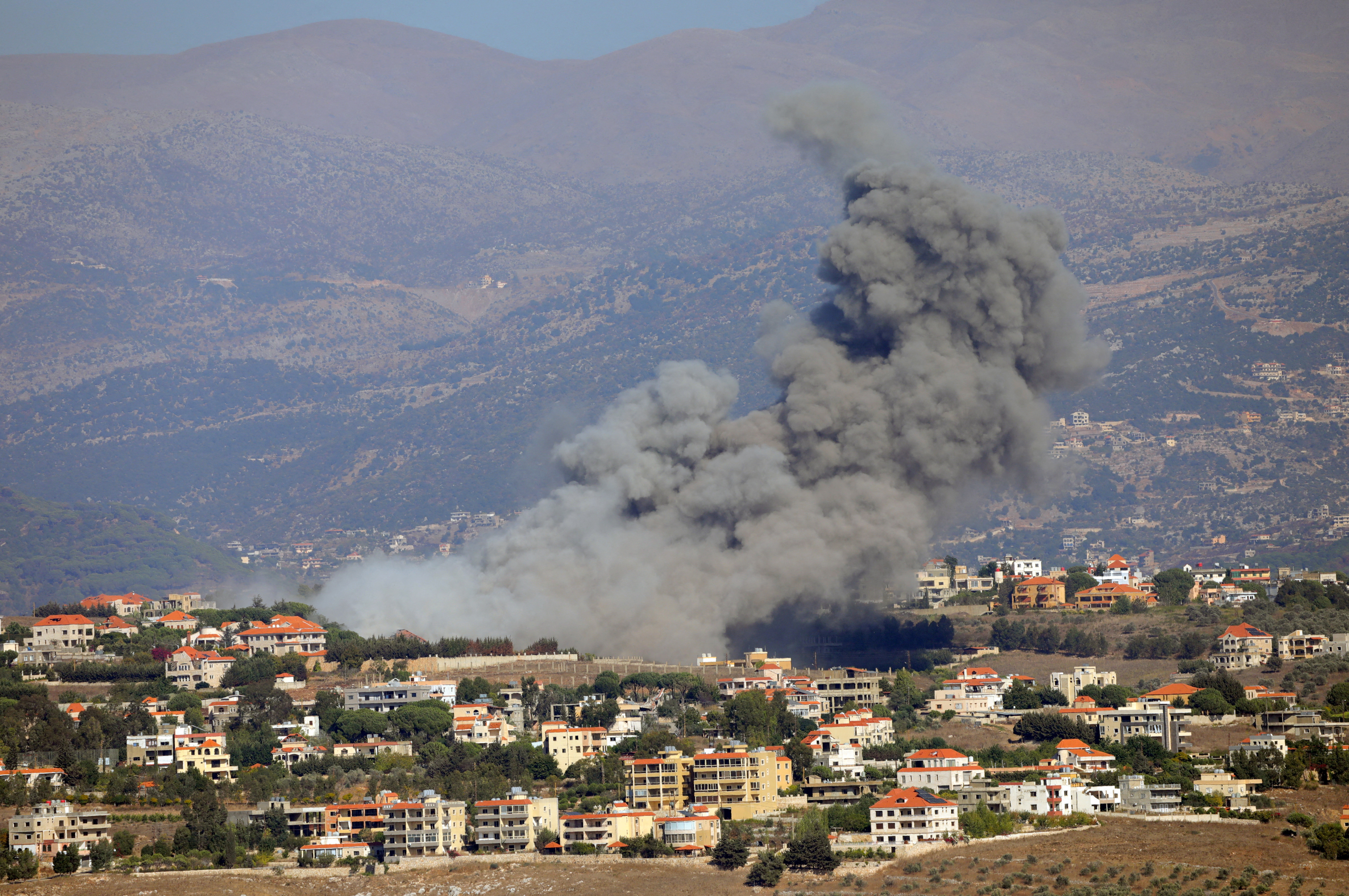 Smoke billows over Khiam, amid ongoing cross-border hostilities between Hezbollah and Israeli forces, as seen from Marjayoun, near the border with Israel, September 25, 2024. REUTERS/Karamallah Daher TPX IMAGES OF THE DAY