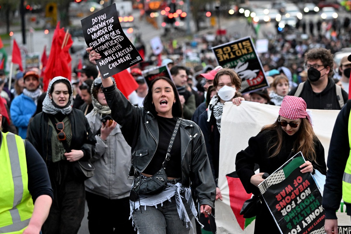Anti-war protesters clash with police at Melbourne weapons expo
