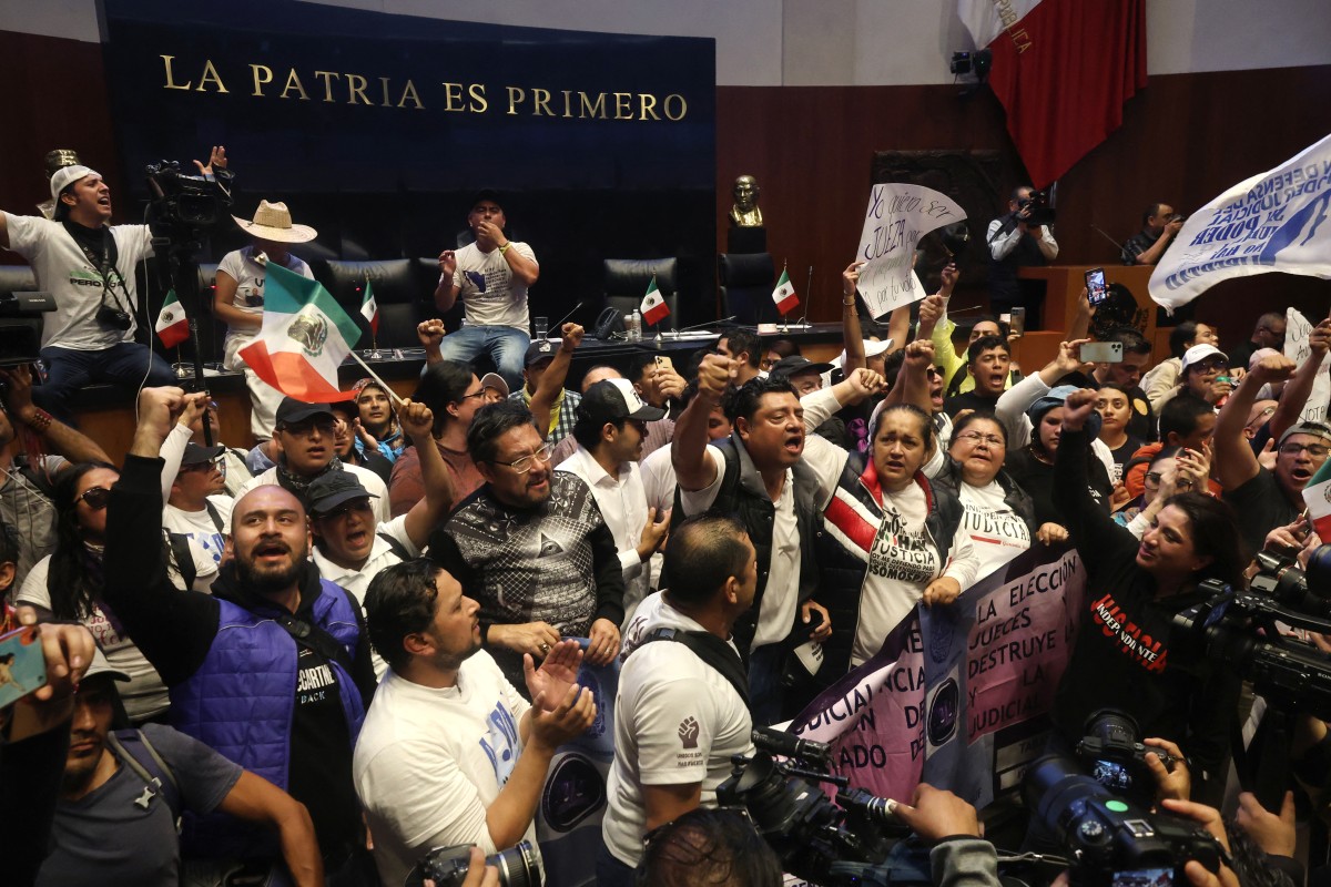 Protesters storm Mexican Senate to disrupt judicial reform debate