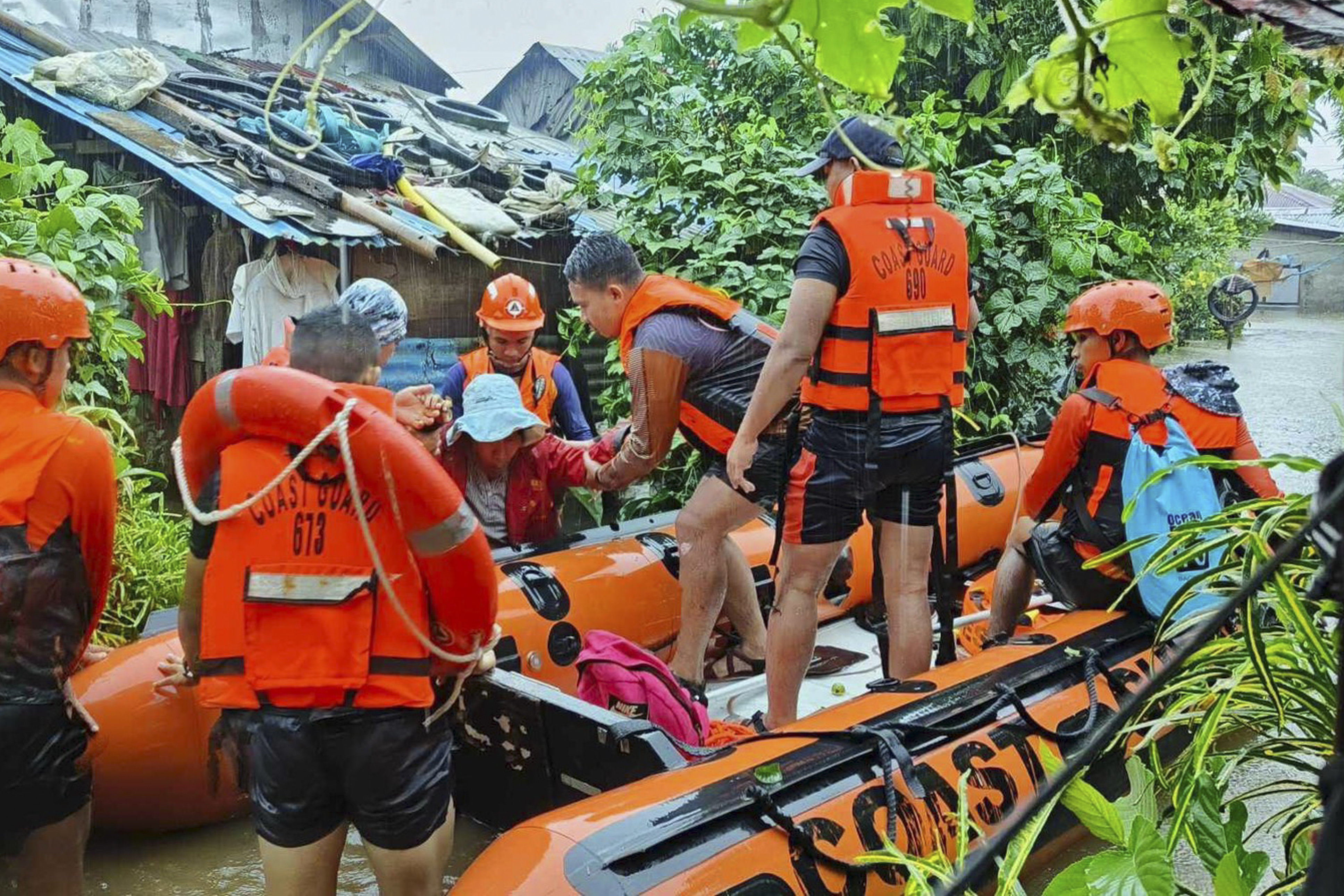 Tropical storm triggers landslides in Philippines, 11 dead