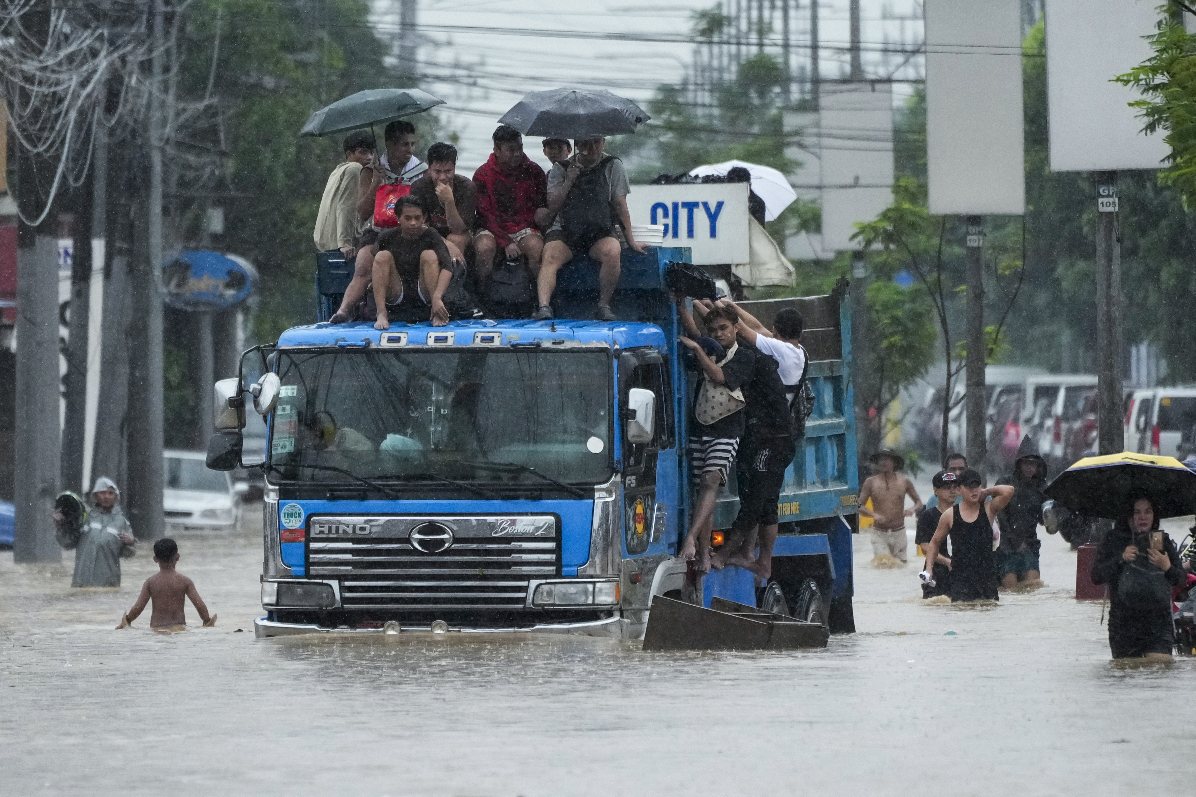 Tropical storm triggers landslides in Philippines, 11 dead