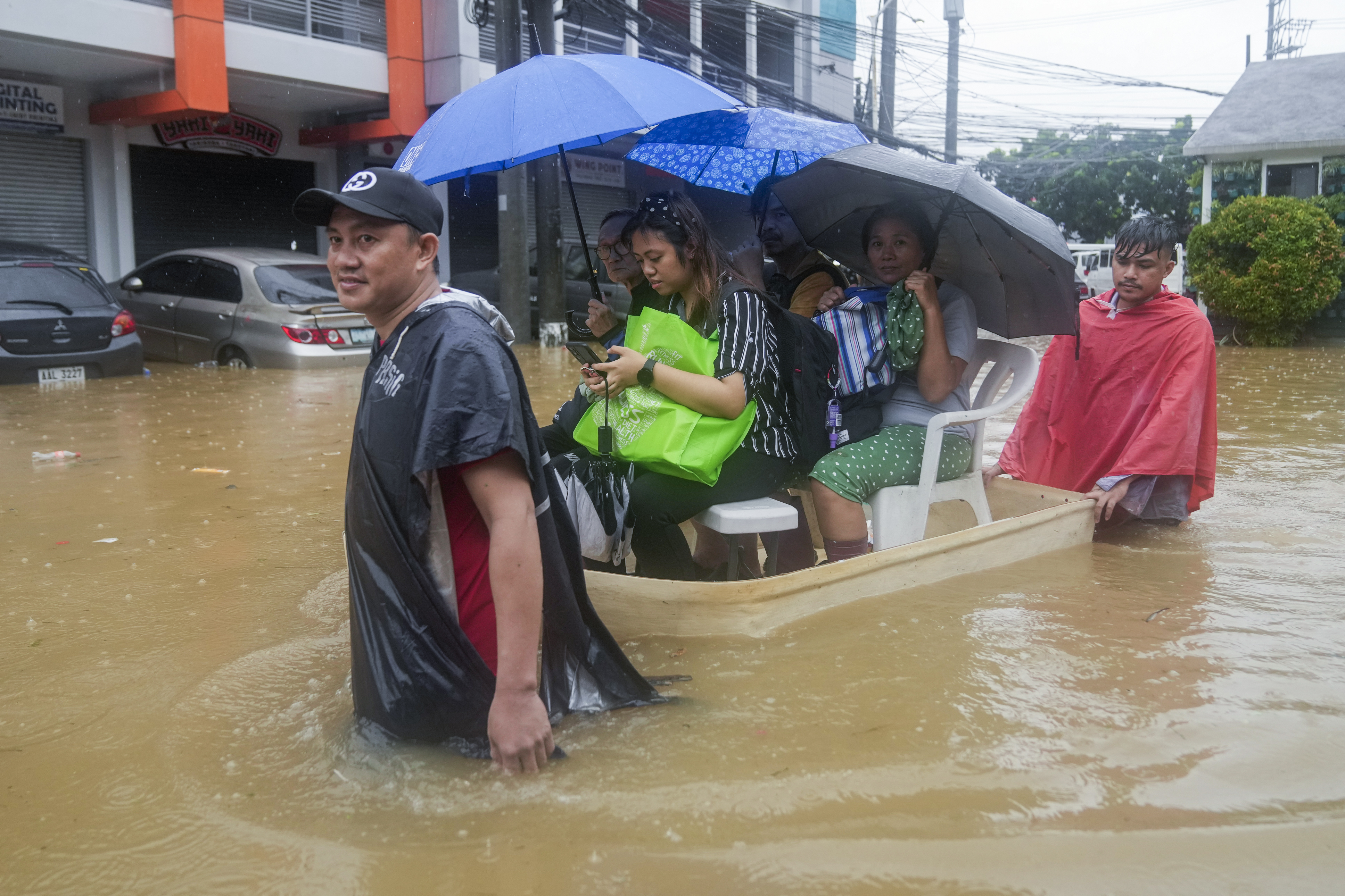 Tropical storm triggers landslides in Philippines, 11 dead