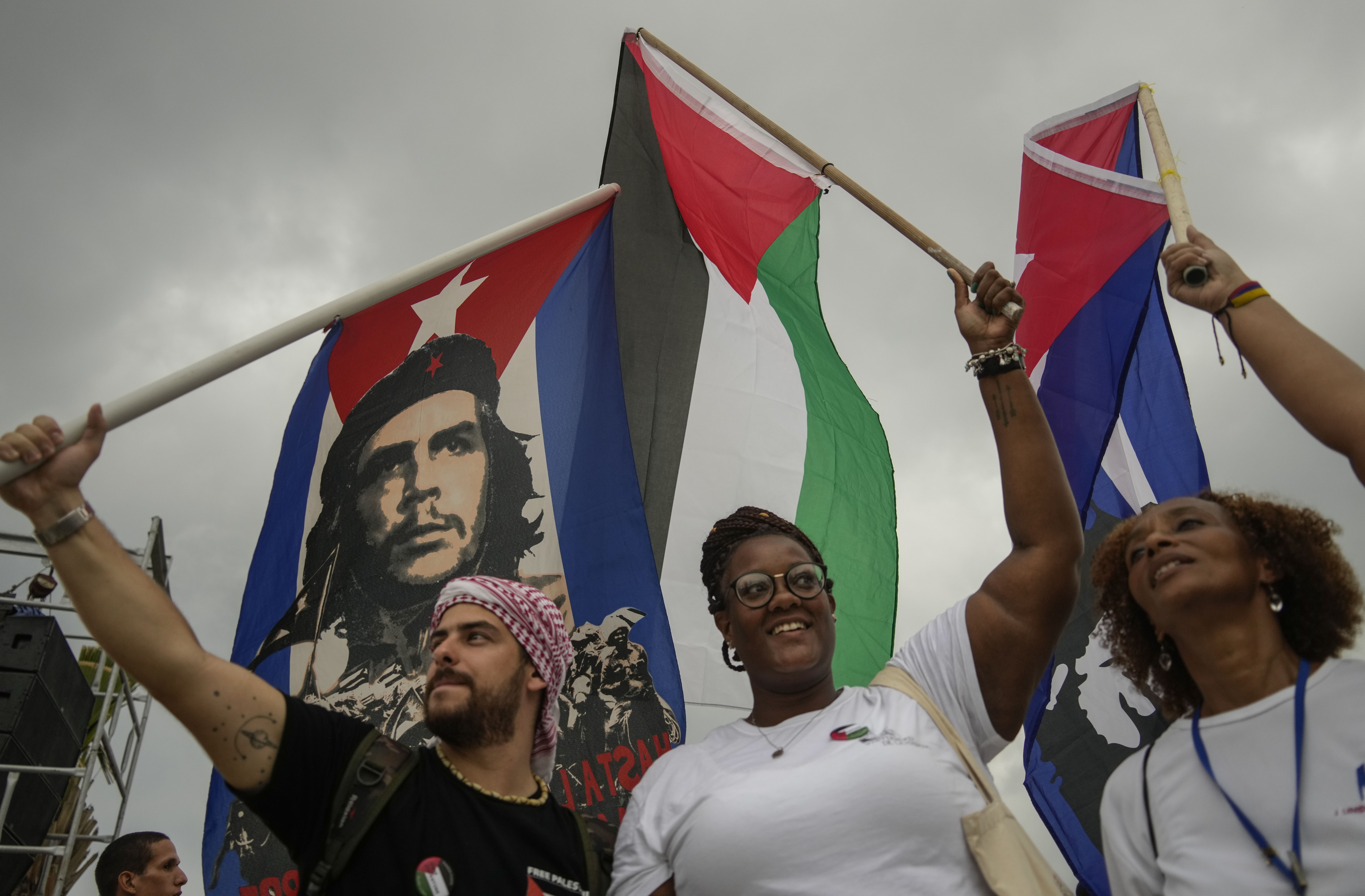 Cuban president leads pro-Palestinian march in Havana