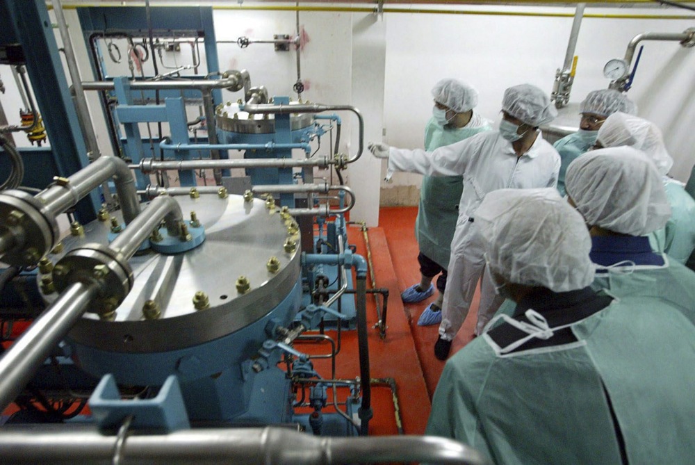 epa000301146 Iranian experts inspect the nuclear plant in the central Iranian city of Isfahan which is used as an Uranium Conversion Facility (UCF), Sunday 24 October 2004. The UCF is claimed by Teheran to be operational by almost 70 per cent. The Isfahan plant is designed to convert uranium ore, or yellowcake, into uranium hexafluoride. This in turn can be spun in centrifuges to produce enriched uranium used to fuel nuclear power reactors but also to make bomb-grade material. EPA/- ID: 1010431 Size: 2048px x 1370px File size: 0.5MB Publishing Time: Mon, 25 Oct 2004 15:14:30 GMT