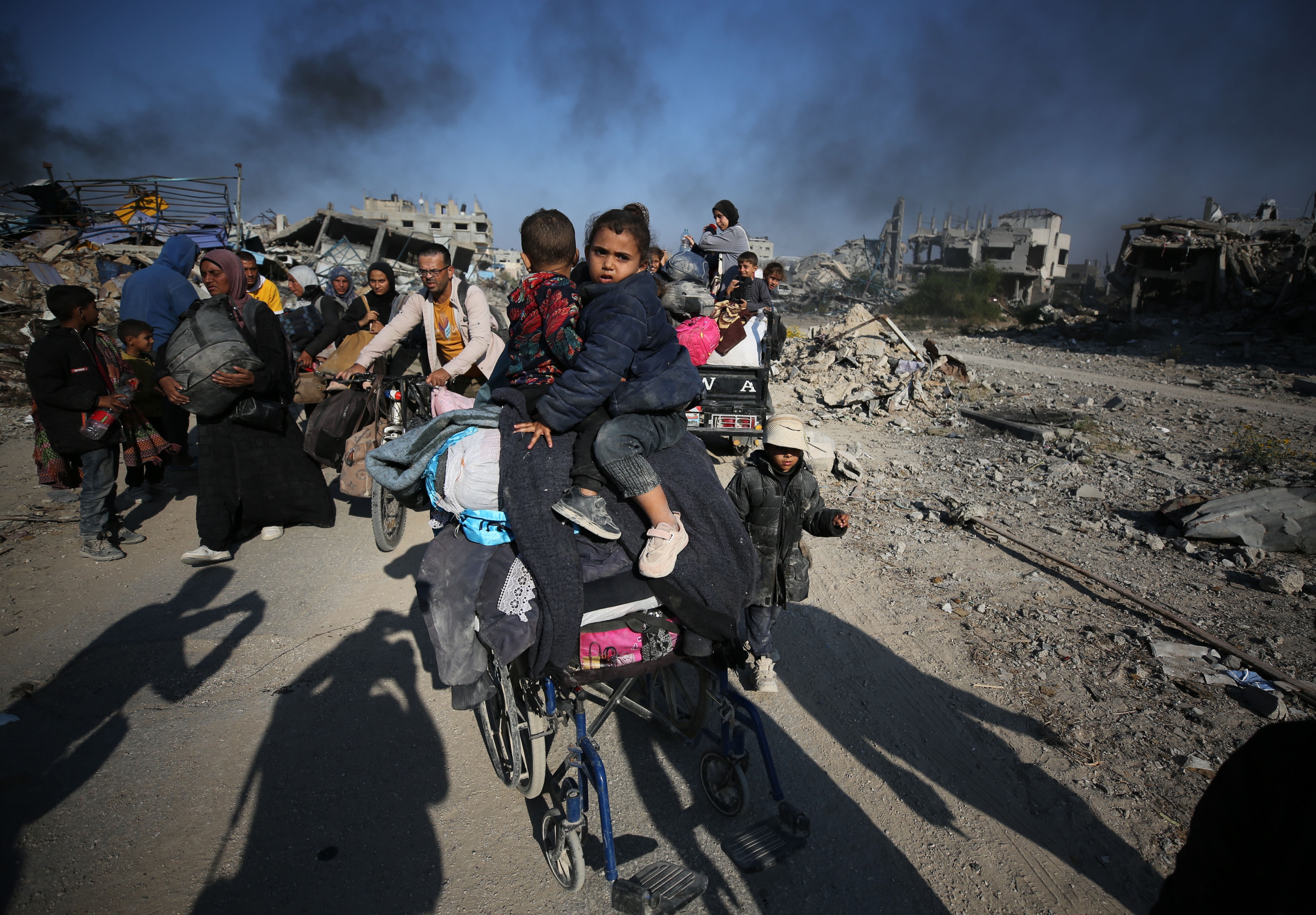 Palestinians from the city of Beit Lahia in northern Gaza carry whatever belongings they can and continue migrating to areas they perceive as safer as the Israeli army persists in forcing the displacement of residents in the Gaza City