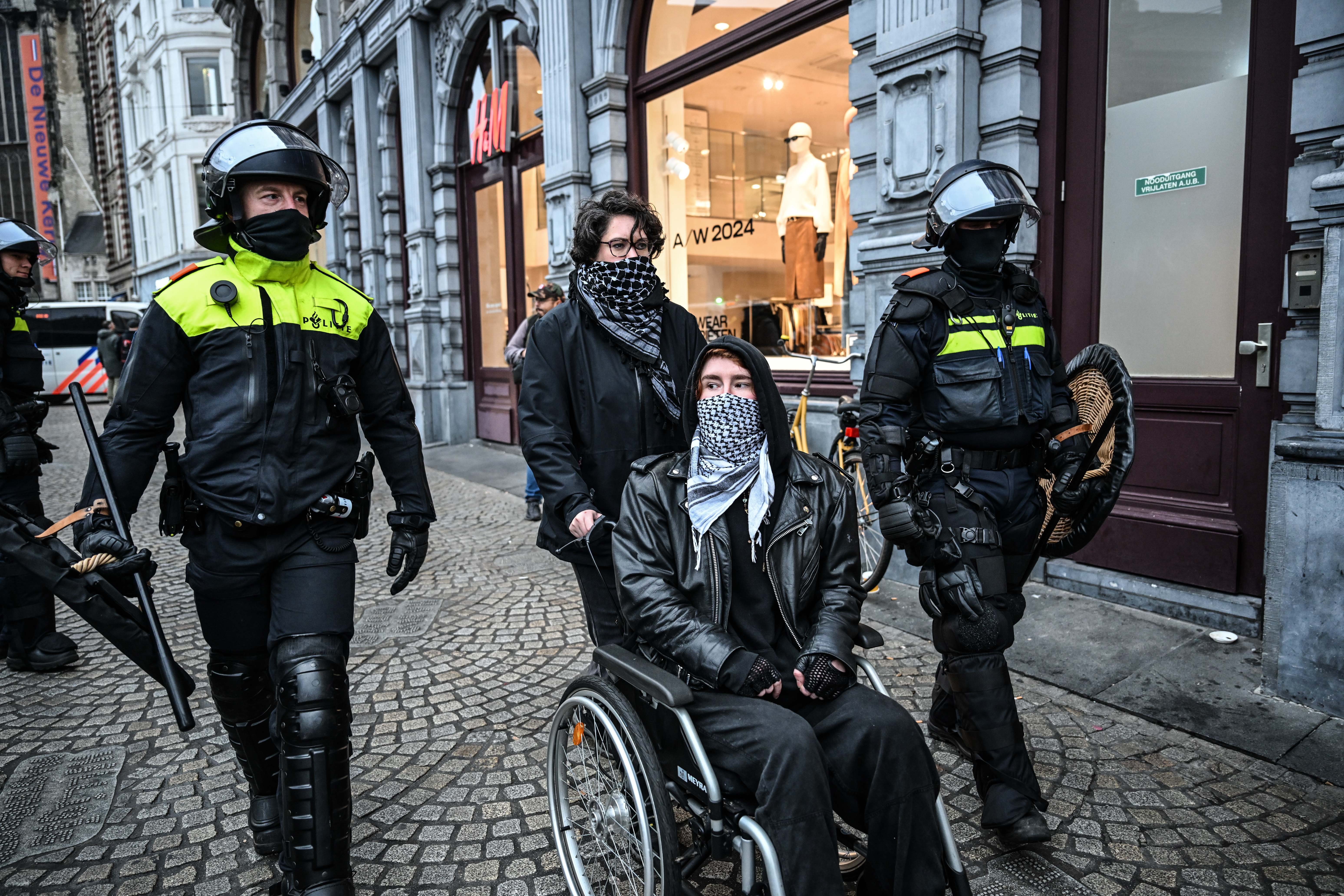 Dozens arrested at Dam Square in banned demonstration