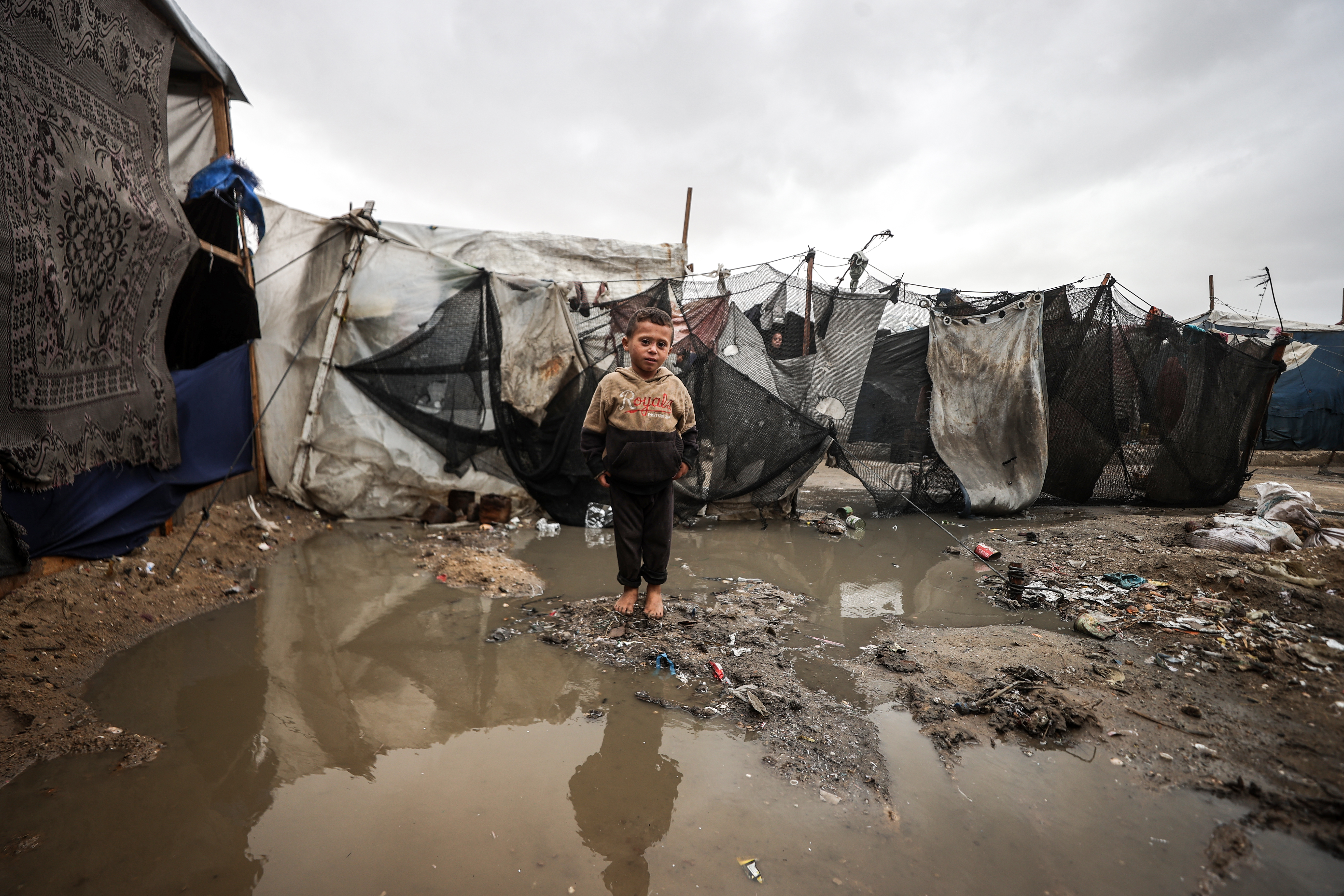 Palestinians, forced to migrate by Israeli attacks, struggle with rain and cold weather