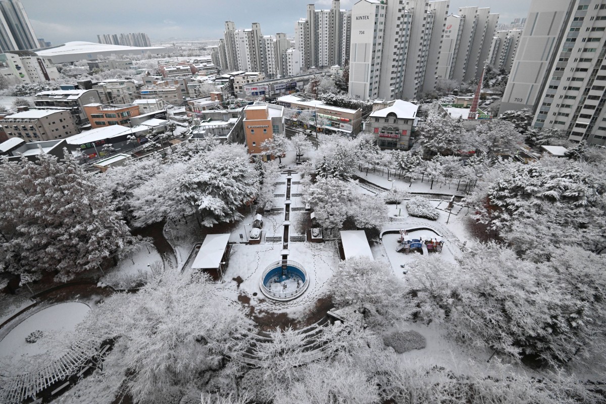 South Korean capital hit by record November snowfall