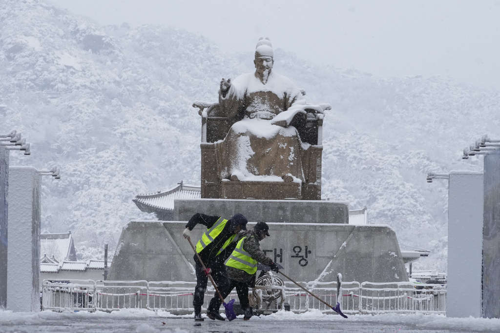 Workers clean snow in Seoul