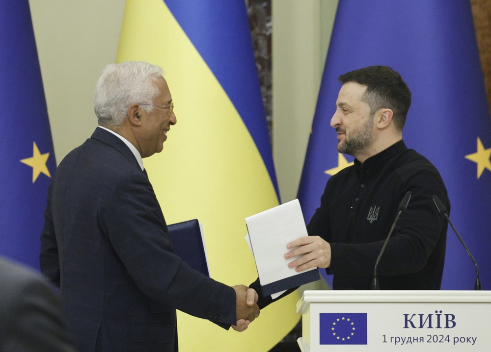 epa11751678 Ukrainian President Volodymyr Zelensky (R) and Antonio Costa (L), President of the European Council, attend a joint press conference after their meeting in Kyiv, Ukraine, 01 December 2024. Antonio Costa arrived in Kyiv to meet with top Ukrainian officials amid the ongoing Russian invasion. EPA-EFE/SERGEY DOLZHENKO