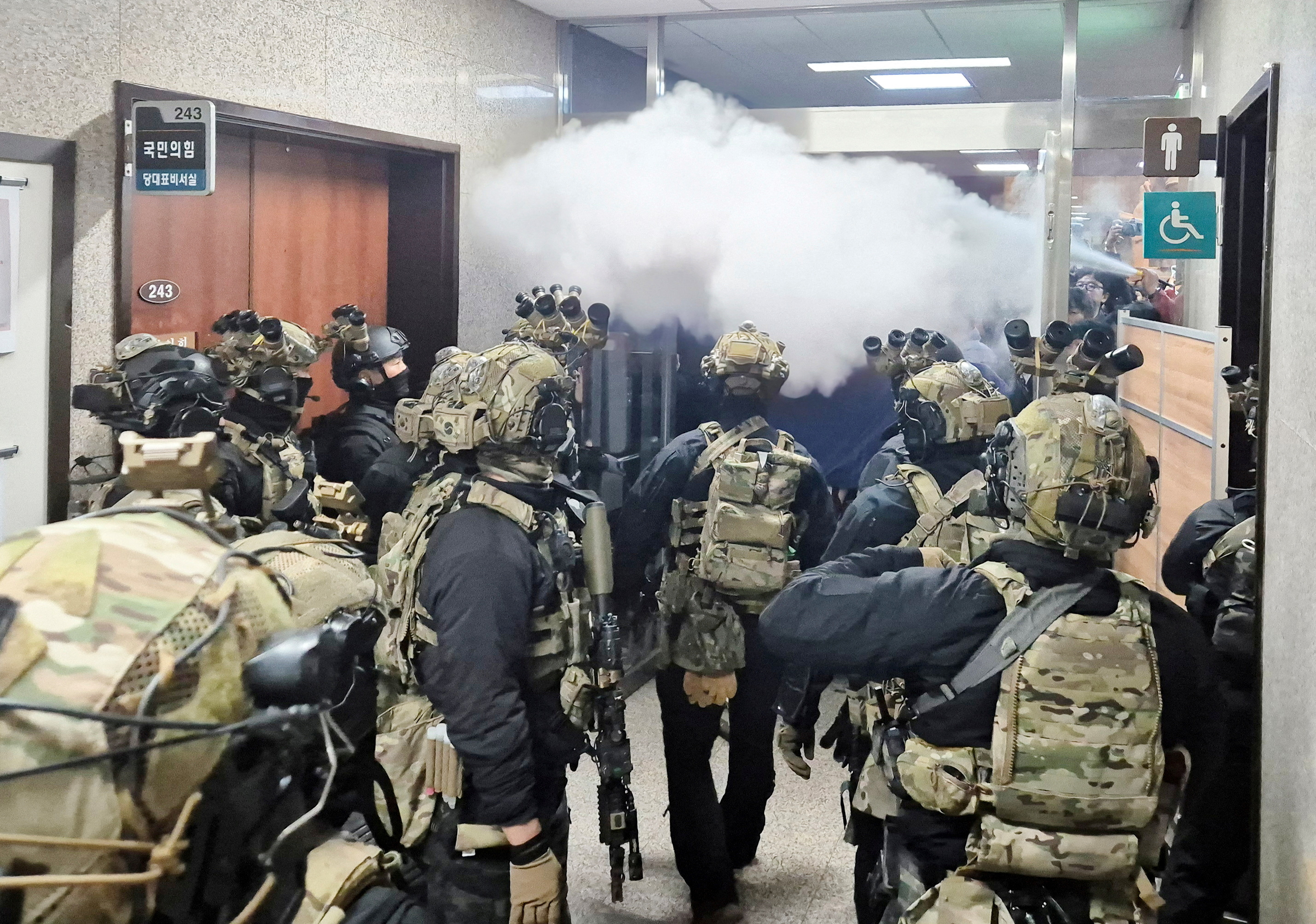 Soldiers advance to the main building of the National Assembly