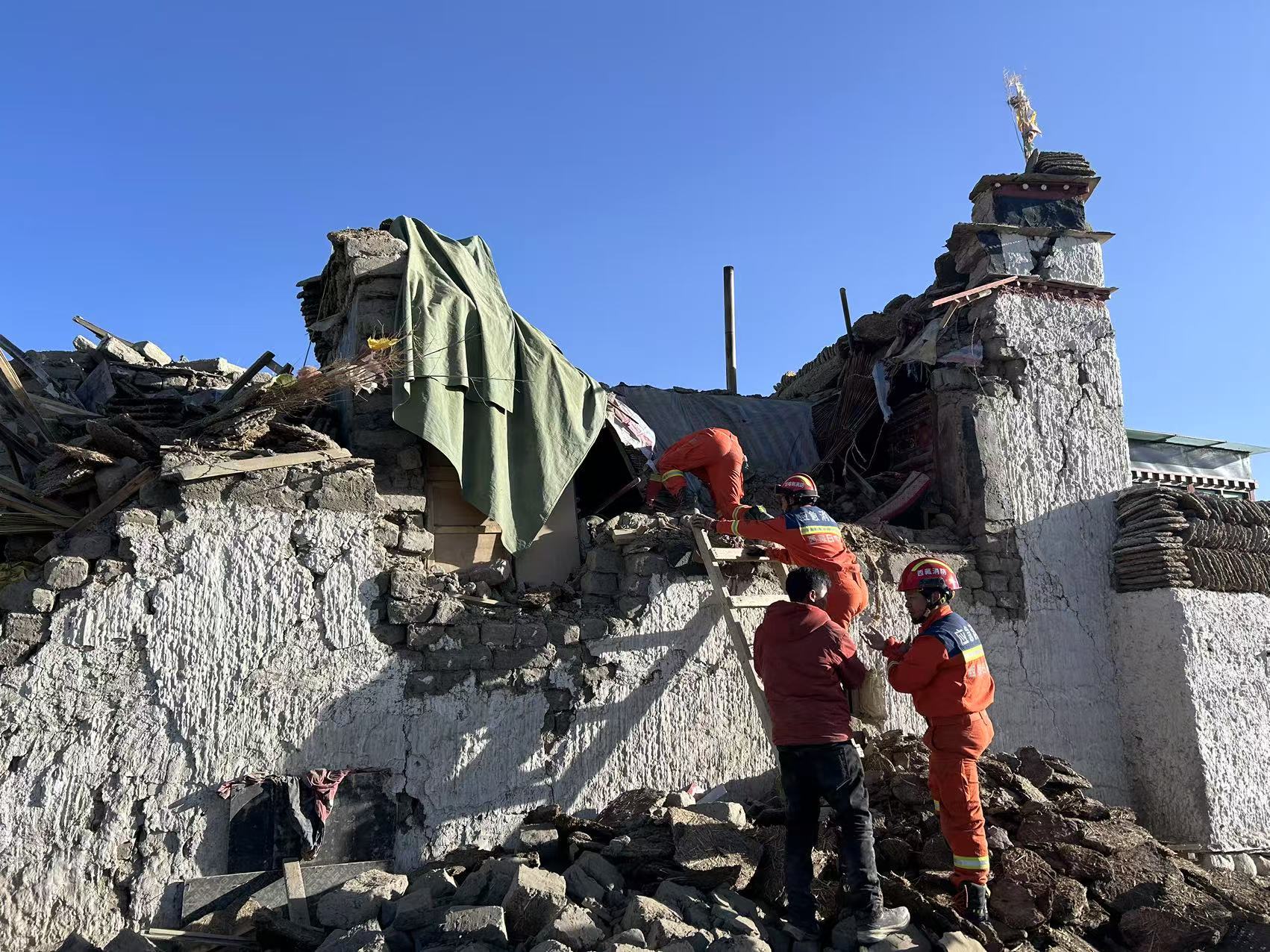 Rescuers work in an earthquake-affected area in Changsuo Township of Dingri in Xigaze, southwest China's Xizang Autonomous Region, 07 January 2025