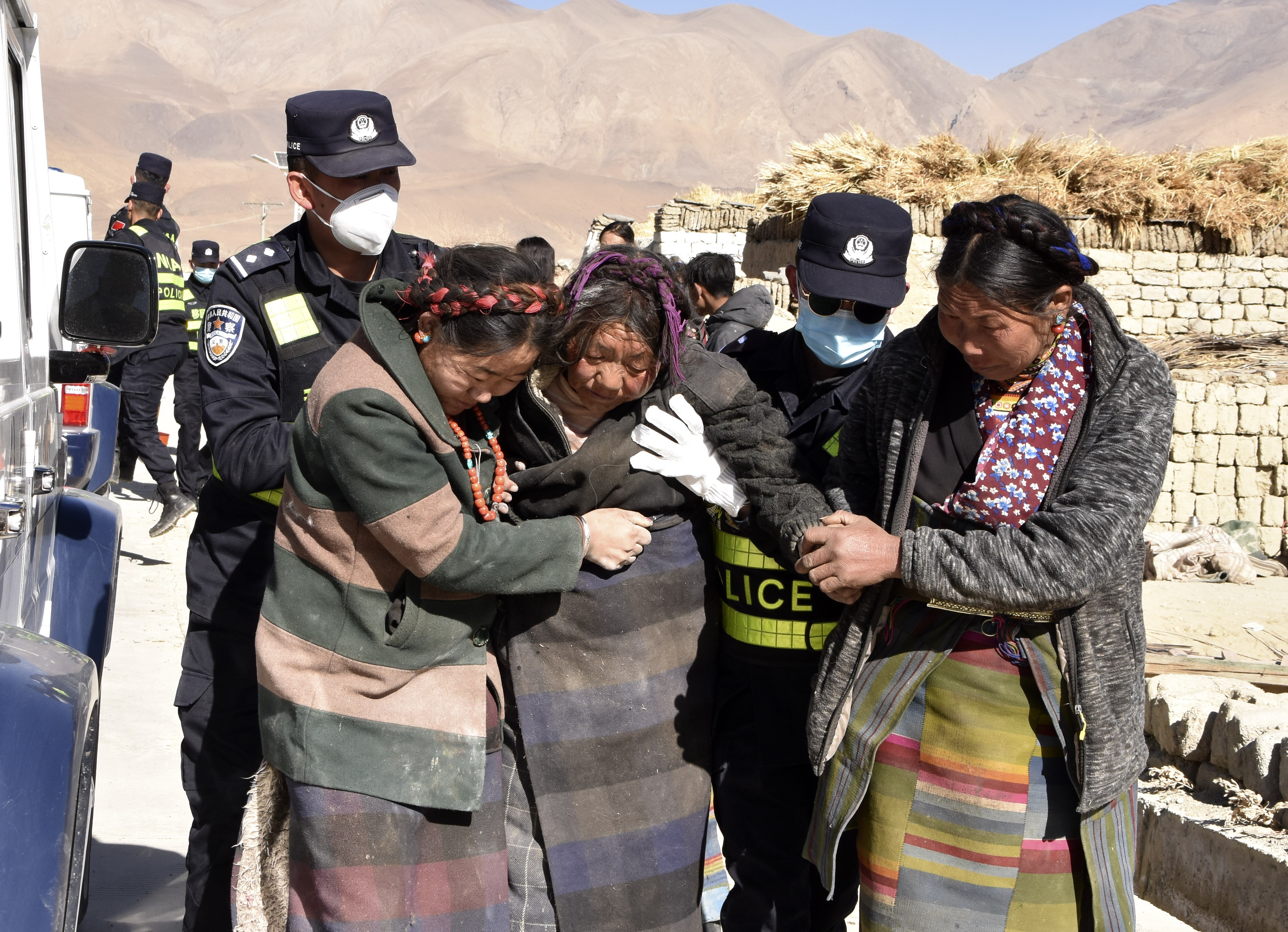 Rescuers transfer injured people at Zhacun Village of Dingri County in Xigaze, southwest China's Xizang Autonomous Region, 07 January 2025