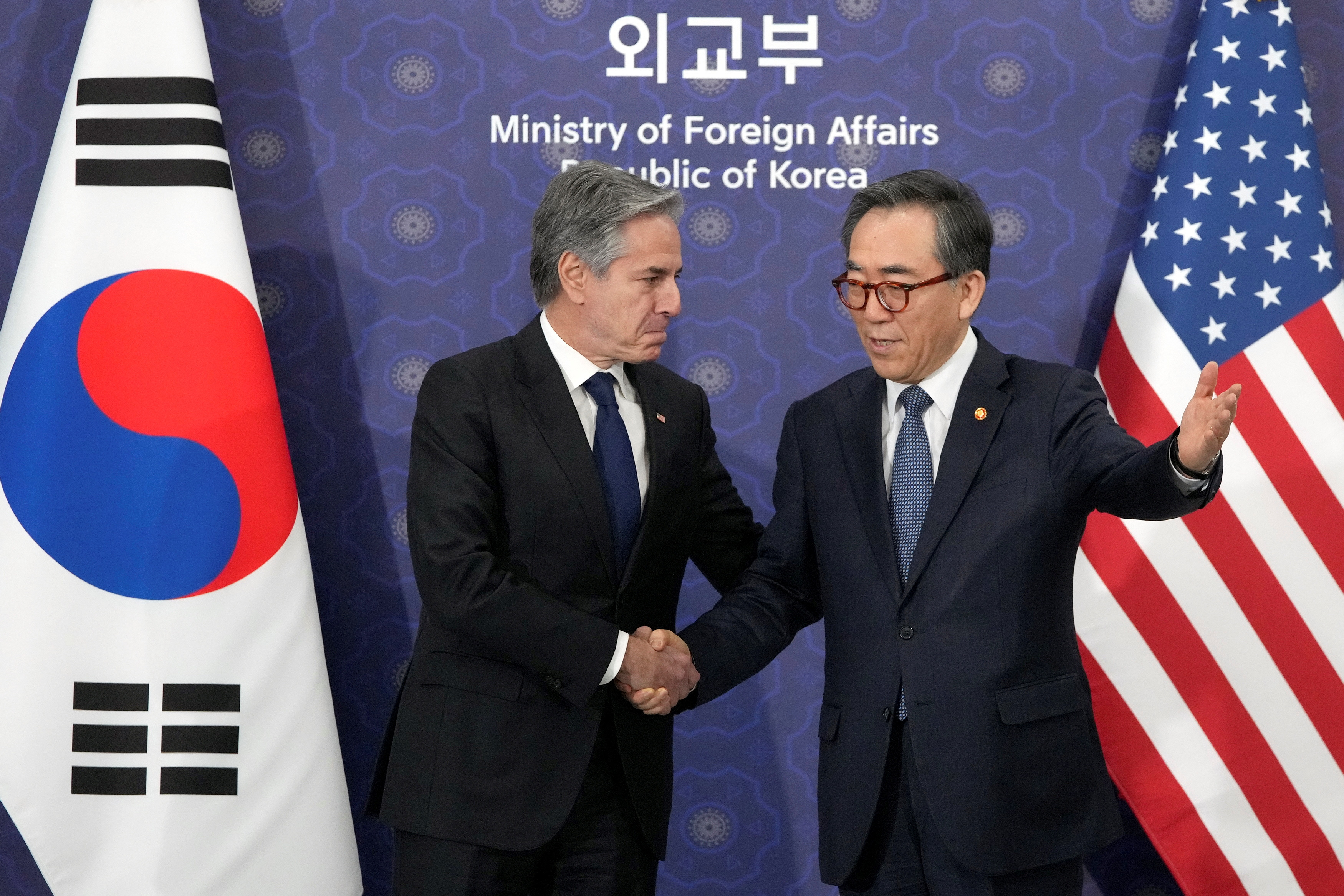 U.S. Secretary of State Antony Blinken, left, is escorted by South Korean Foreign Minister Cho Tae-yul, right, during the working luncheon at the Foreign Ministry in Seoul, South Korea, Monday, Jan. 6, 2025