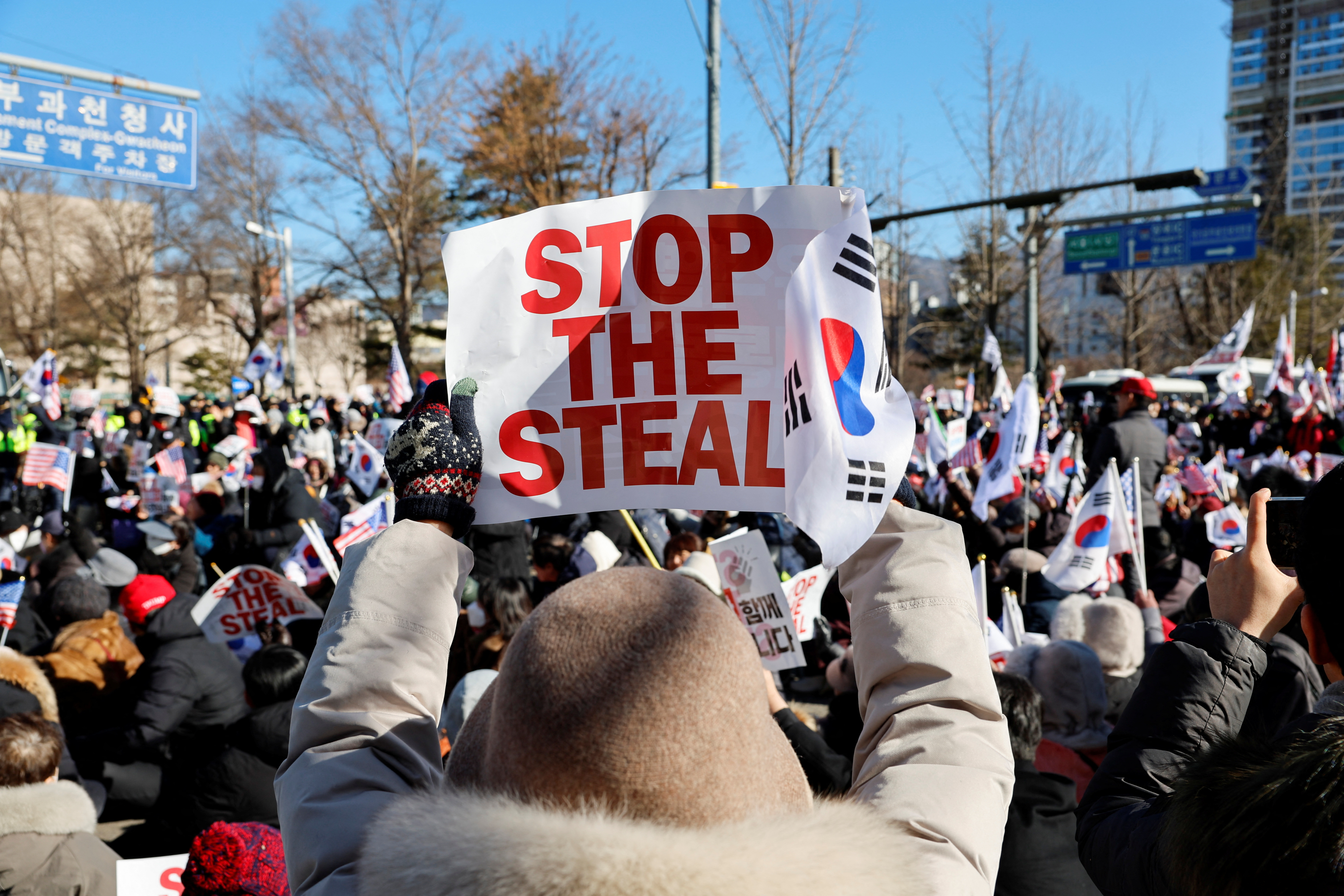 Impeached South Korean President Yoon Suk Yeol's supporters rally near the Corruption Investigation Office for High-ranking Officials, following his arrest, in Gwacheon, South Korea, January 15, 2025. REUTERS/Kim Soo-hyeon