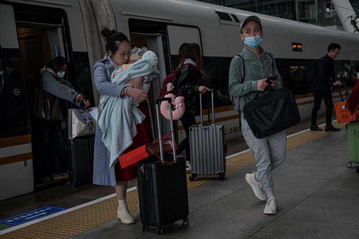 China travel peaks as millions head home for Lunar New Year