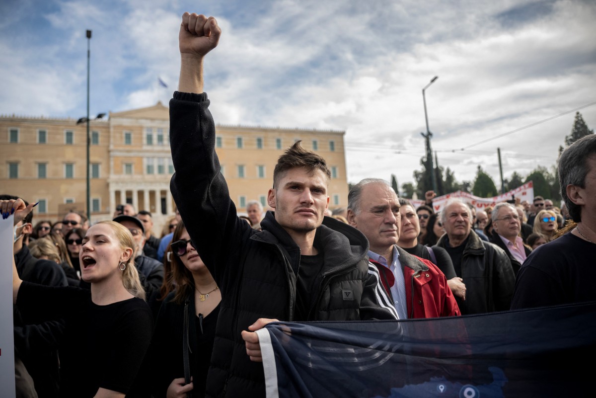 Thousands march in Greece to demand justice for train wreck victims